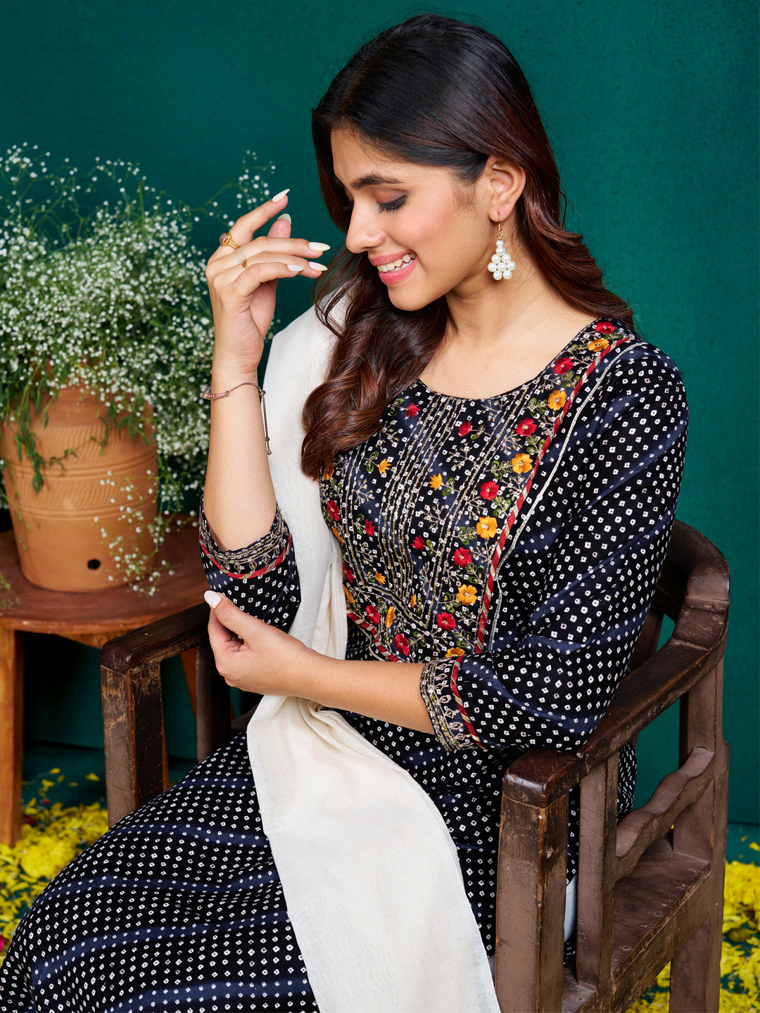 Malishka Women's Black Rayon Embroidered Straight Kurta Pant With Dupatta - Distacart