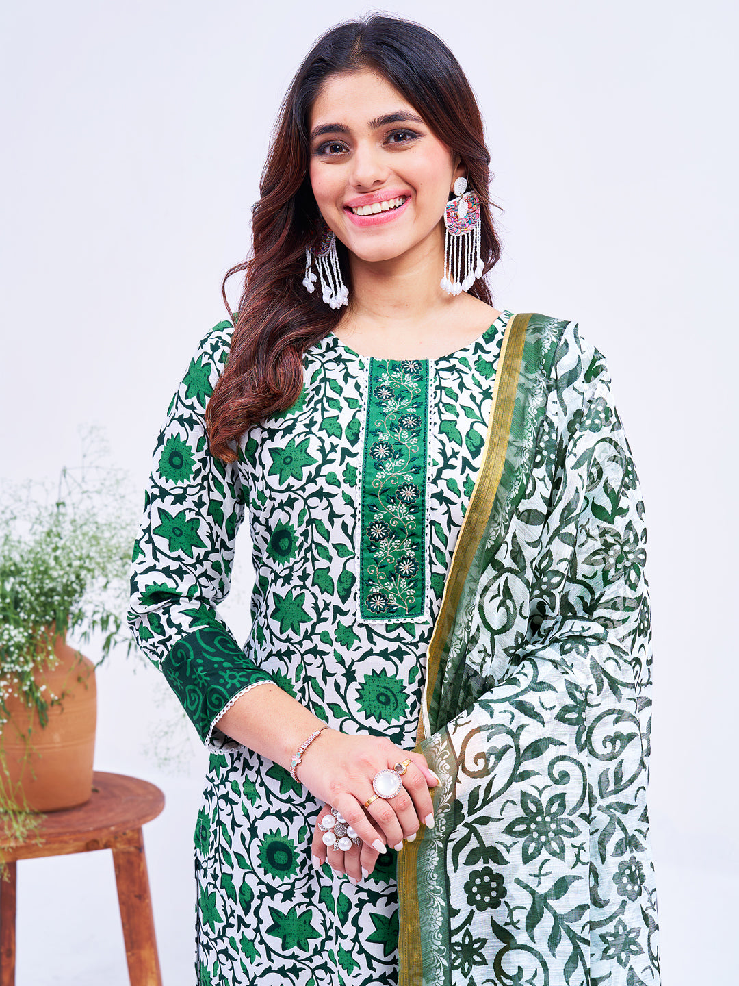 Malishka Women's Green Rayon Embroidered Straight Kurta Pant With Dupatta - Distacart