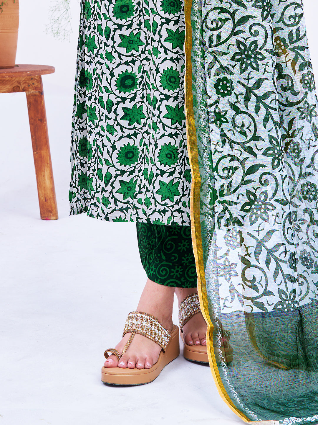 Malishka Women's Green Rayon Embroidered Straight Kurta Pant With Dupatta - Distacart