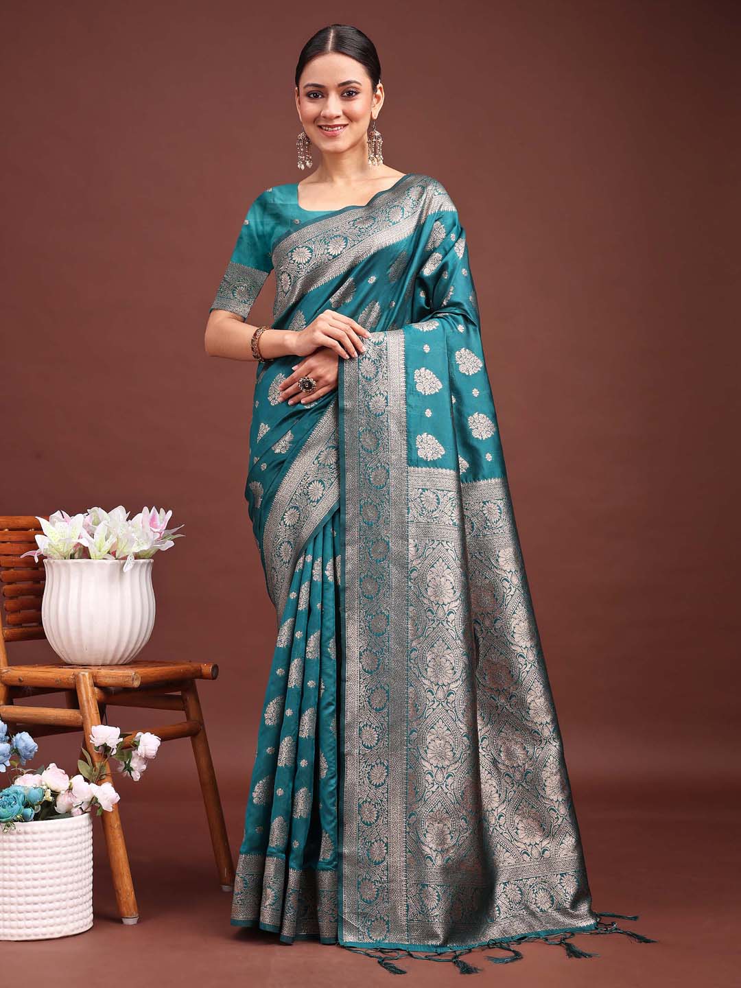 Astita Sea Green Banarasi Silk Saree with Zari Weaving - A Timeless Tale of Elegance - Distacart