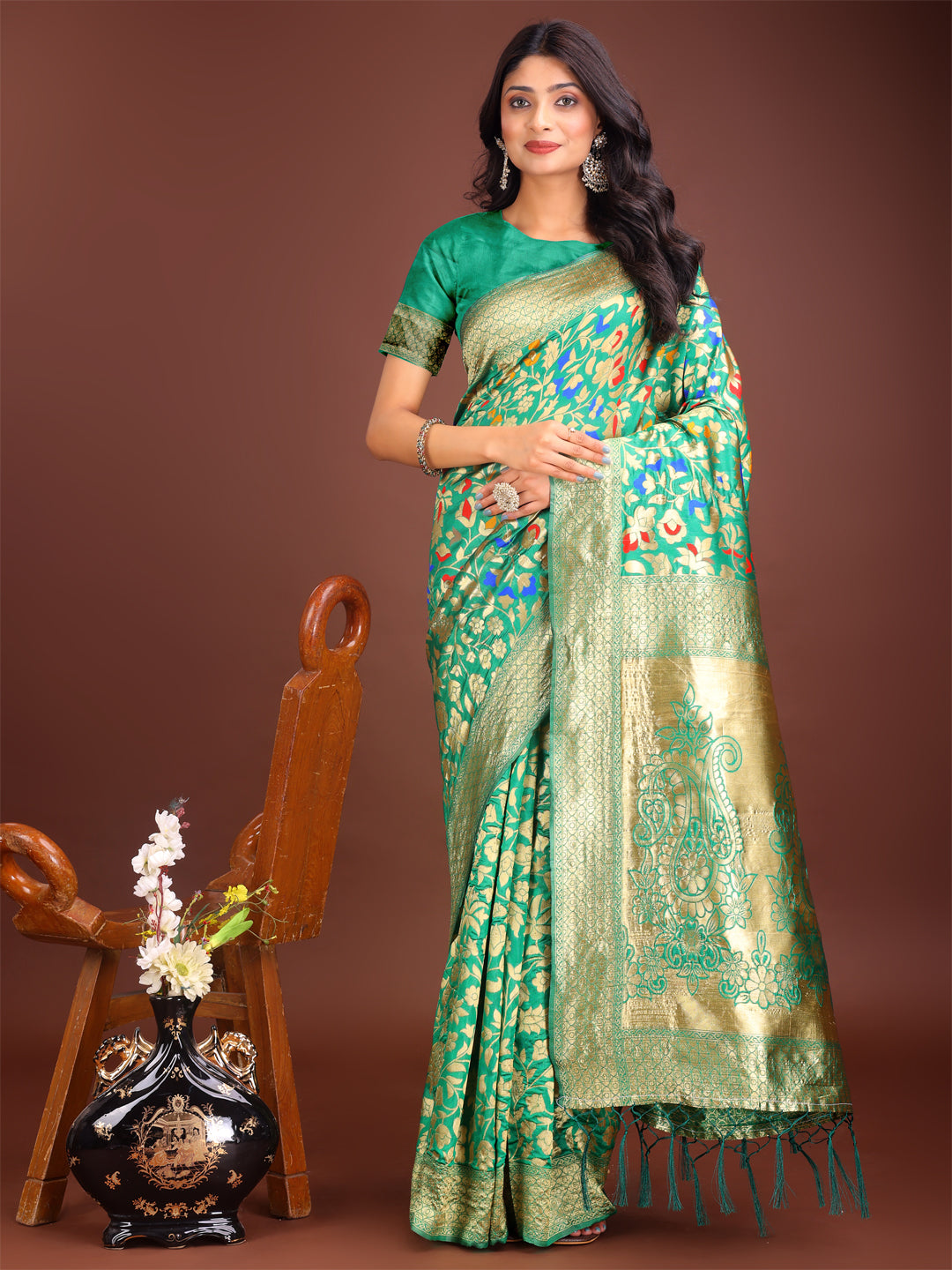 Astita Majestic Green Silk Saree with Gold Zari & Floral Design - Perfect for Festive & Traditional Occasions - Distacart