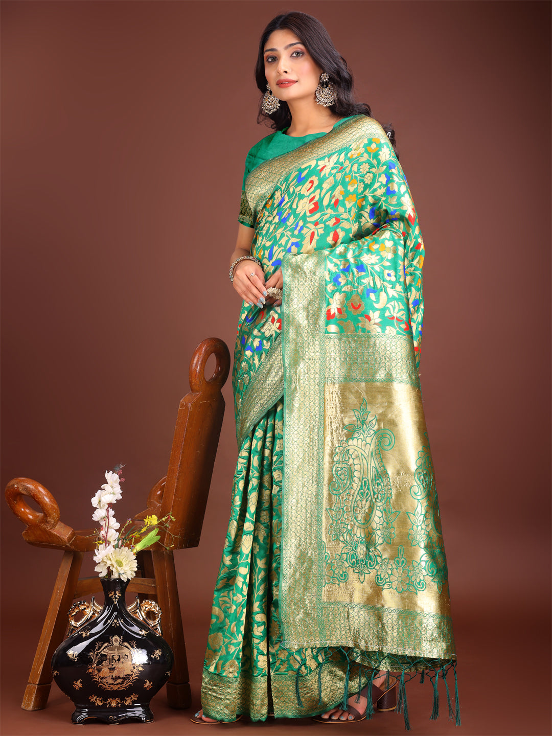 Astita Majestic Green Silk Saree with Gold Zari & Floral Design - Perfect for Festive & Traditional Occasions - Distacart