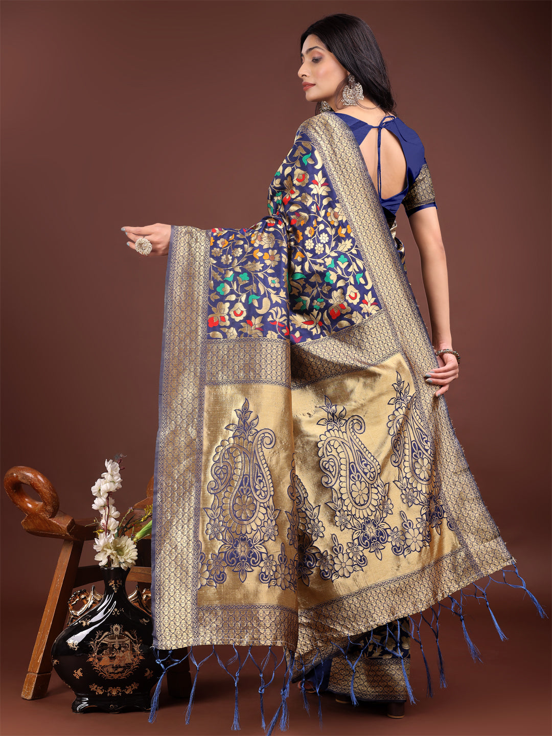 Astita Majestic Navy Blue Silk Saree with Gold Zari & Floral Design - Perfect for Festive & Traditional Occasions - Distacart