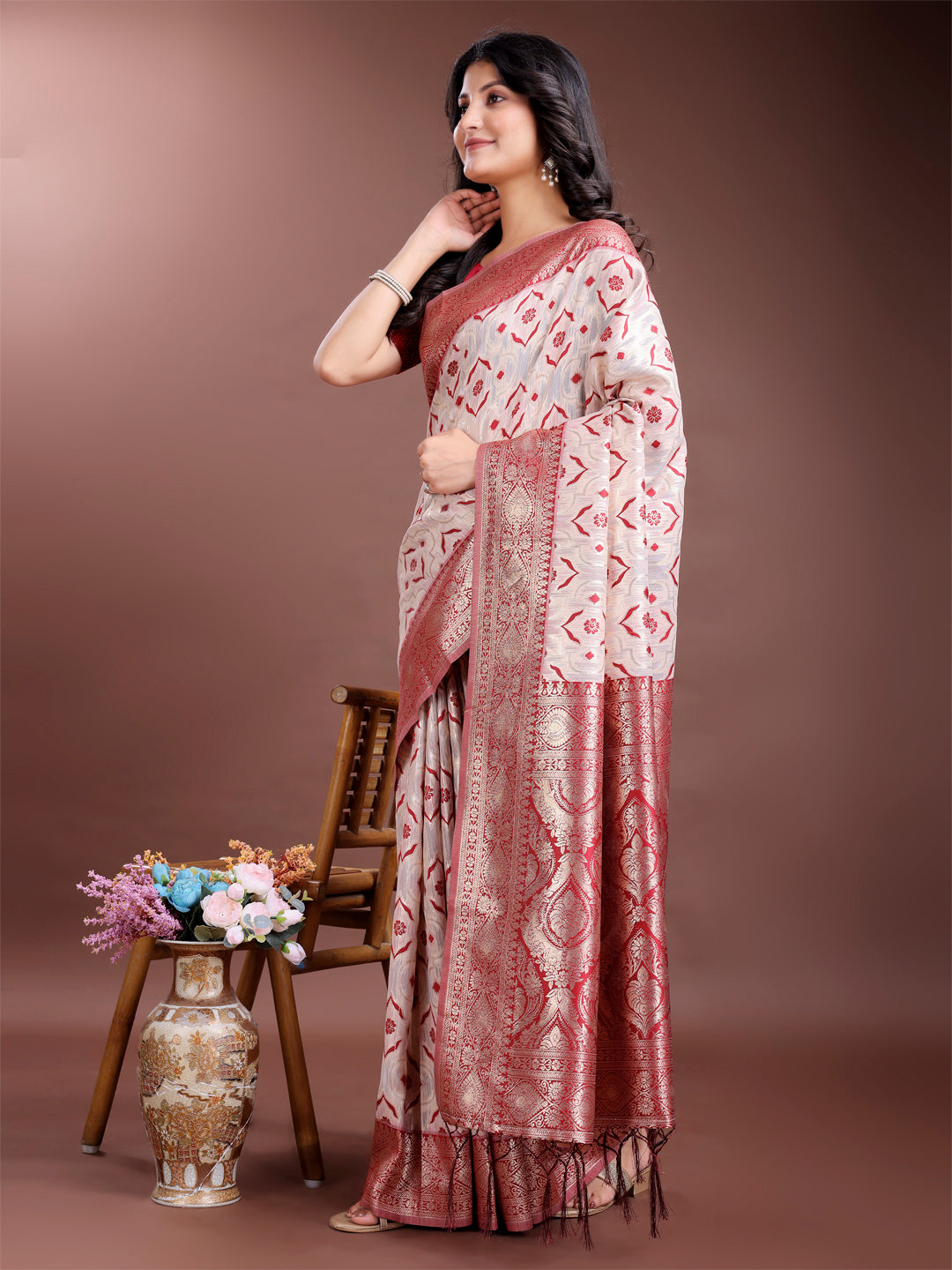 Astita Graceful Cream & Red Linen Cotton Saree with Rich Zari Pallu - A Touch of Royal Comfort - Distacart
