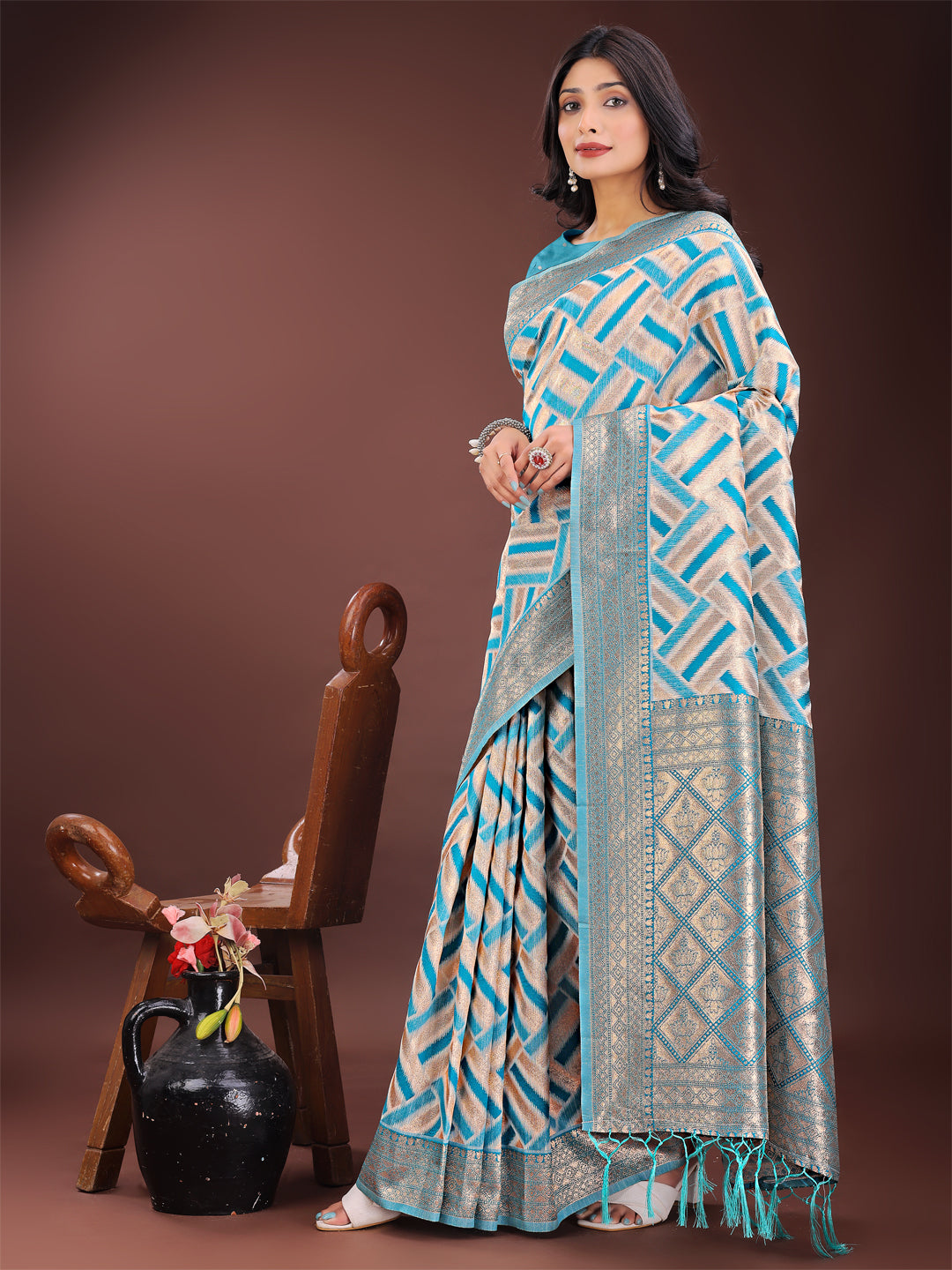 Astita Elegant Sea Green & Cream Linen Saree with Geometric Design and Zari Border - Festive & Party Wear - Distacart