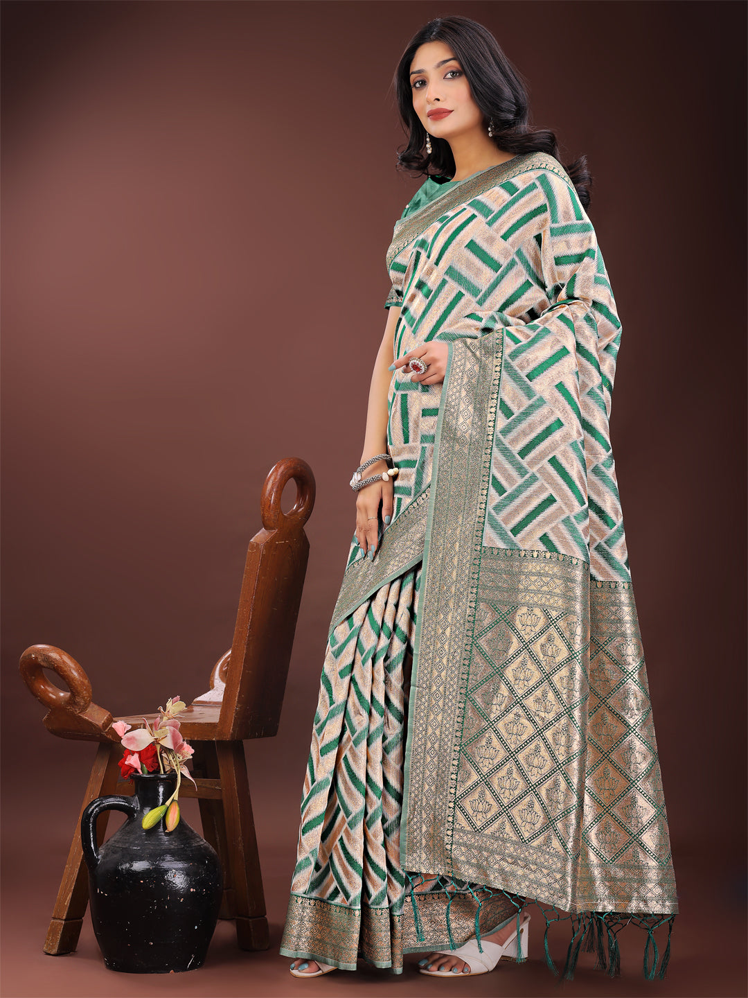 Astita Elegant Green & Cream Linen Saree with Geometric Design and Zari Border - Festive & Party Wear - Distacart