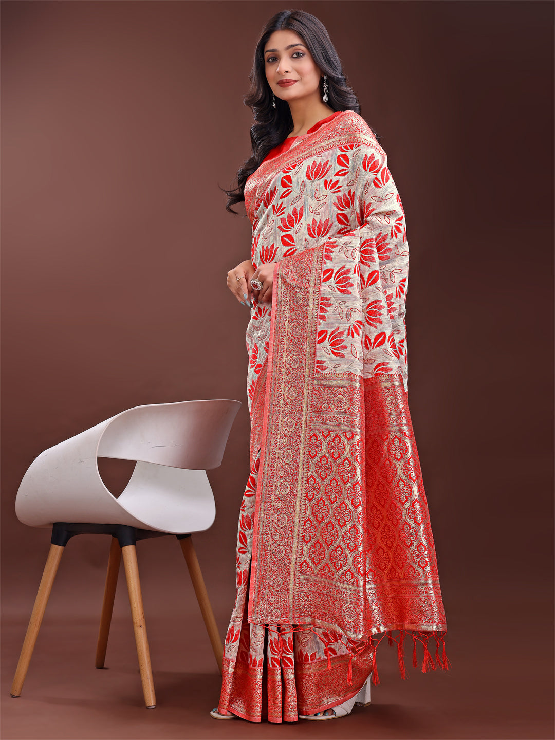 Astita Stunning Beige & Red Linen Saree with Floral Print and Rich Zari Pallu - Festive & Traditional Wear - Distacart
