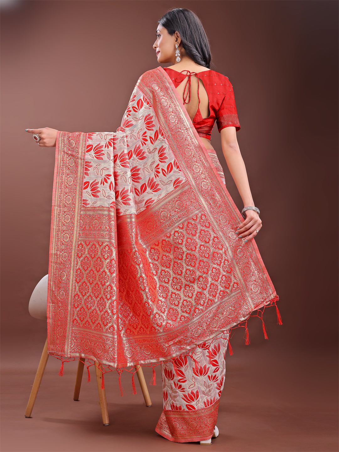 Astita Stunning Beige & Red Linen Saree with Floral Print and Rich Zari Pallu - Festive & Traditional Wear - Distacart