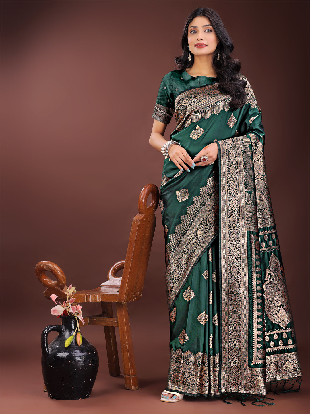 Astita Graceful Green Banarasi Silk Saree with Silver Zari - Perfect Ethnic Wear for Weddings & Festive Moments - Distacart
