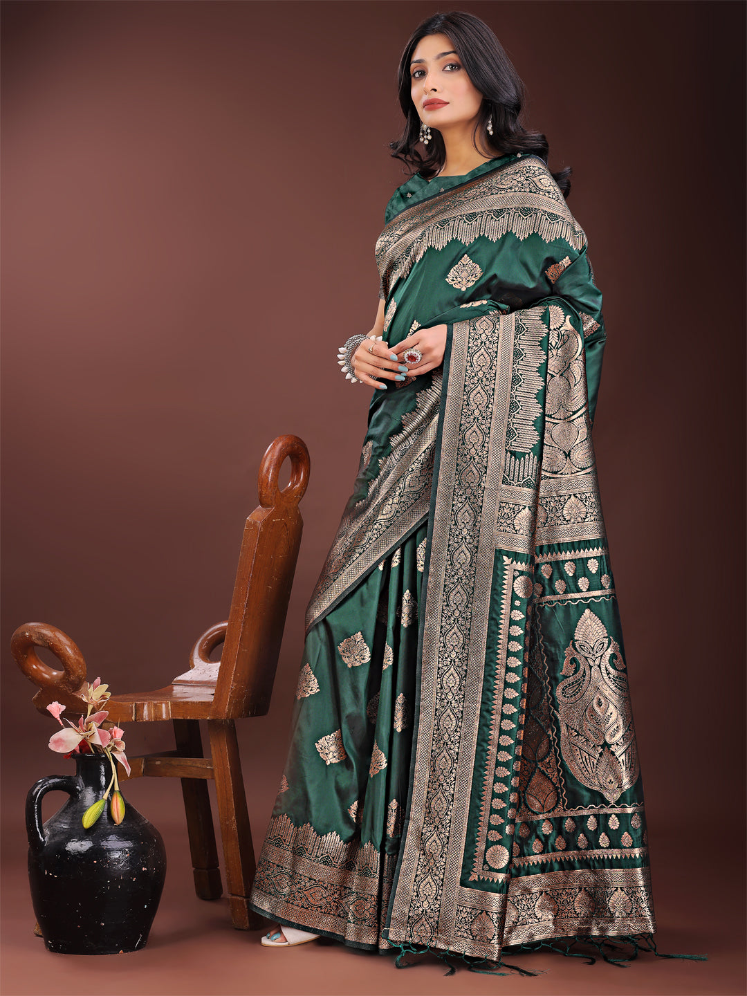 Astita Graceful Green Banarasi Silk Saree with Silver Zari - Perfect Ethnic Wear for Weddings & Festive Moments - Distacart