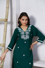 Thumbnail for Avantini Women's Viscose Rayon Green Embroidery Kurti - Distacart
