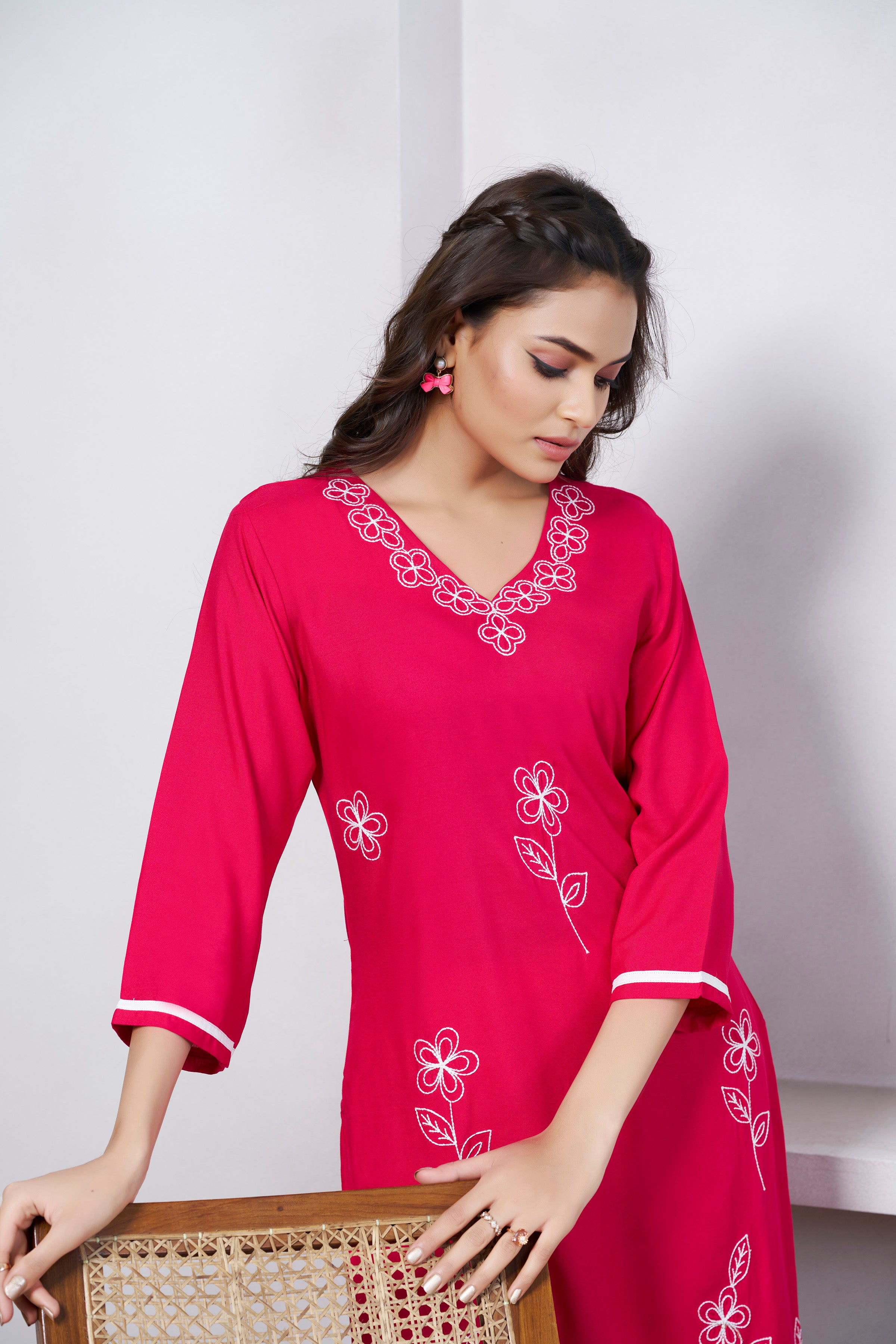 Avantini Women's Viscose Rayon Pink Floral Embroidery Kurti - Distacart