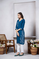 Thumbnail for Avantini Women's Viscose Rayon Rama Floral Embroidery Kurti - Distacart