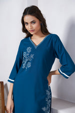 Thumbnail for Avantini Women's Viscose Rayon Rama Floral Embroidery Kurti - Distacart