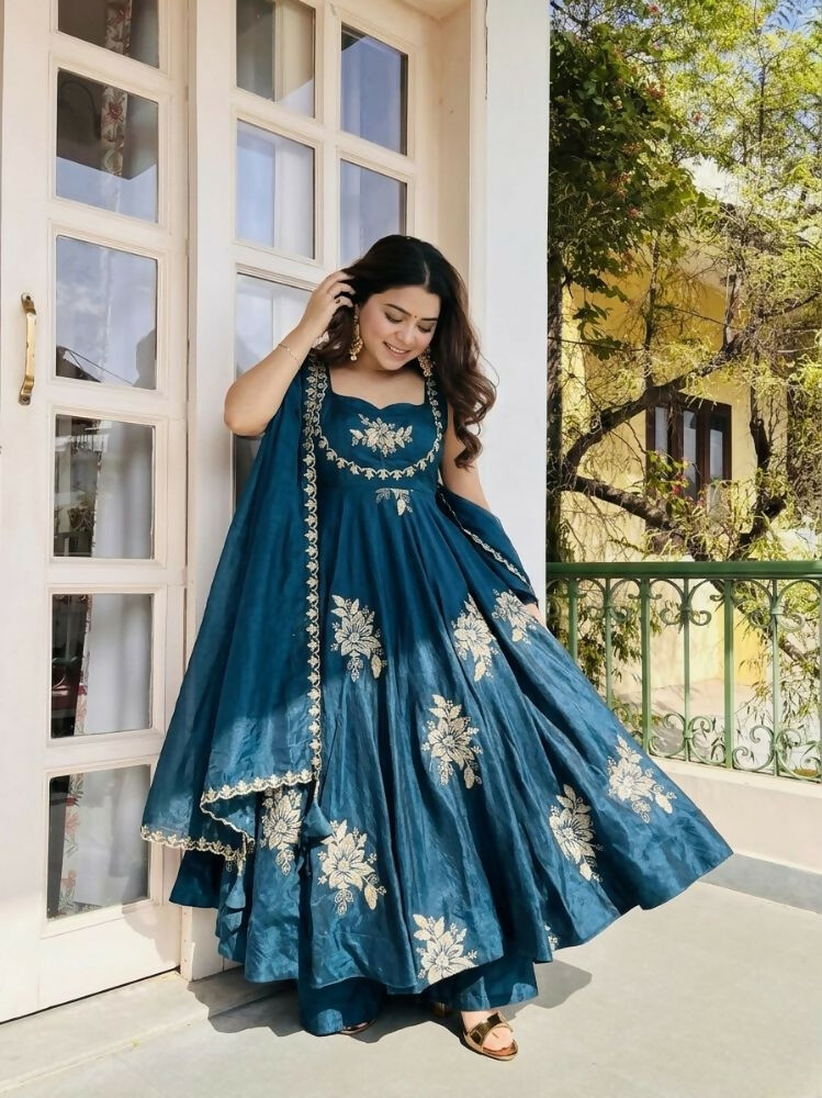Teeya Creation New Womens Trendy Embroidery Sequence Work Kurta Set - Dista