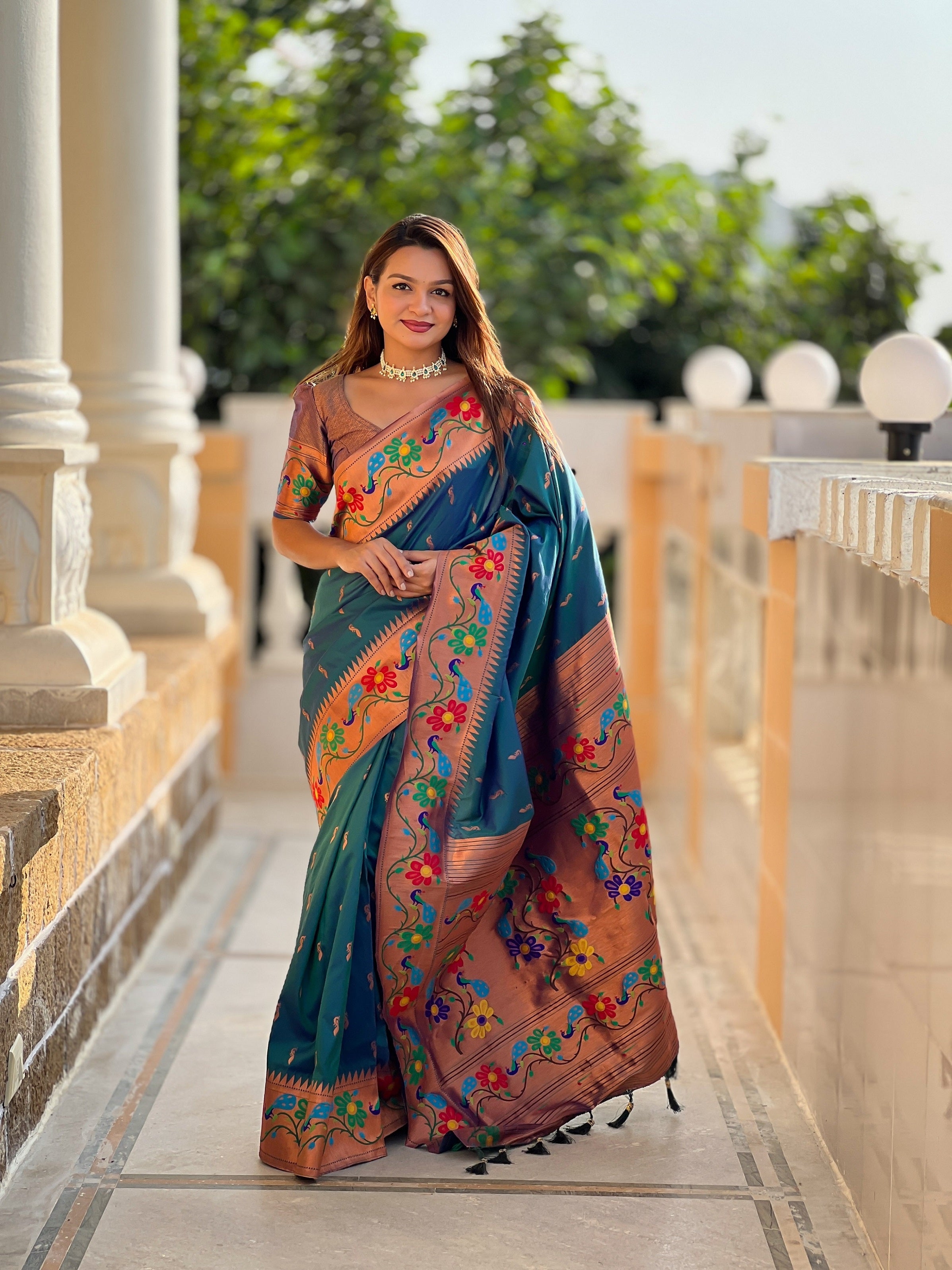 Vedant Vastram Soft Litchi Silk Paithani Jacquard Saree - Rama - Dista
