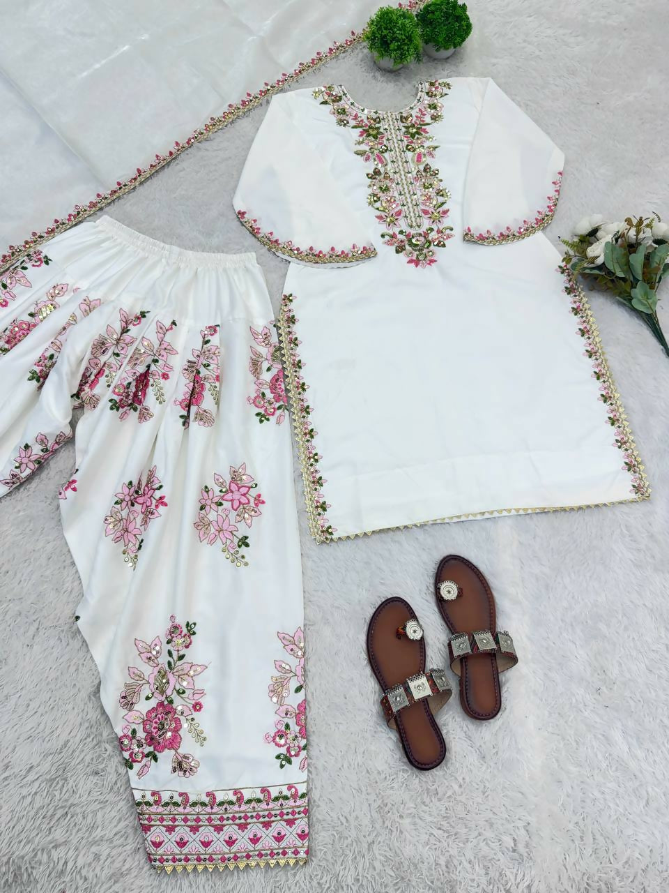 Teeya Creation Womens Trendy Stylish Embroidery Thread Work Kurta Set - Dista