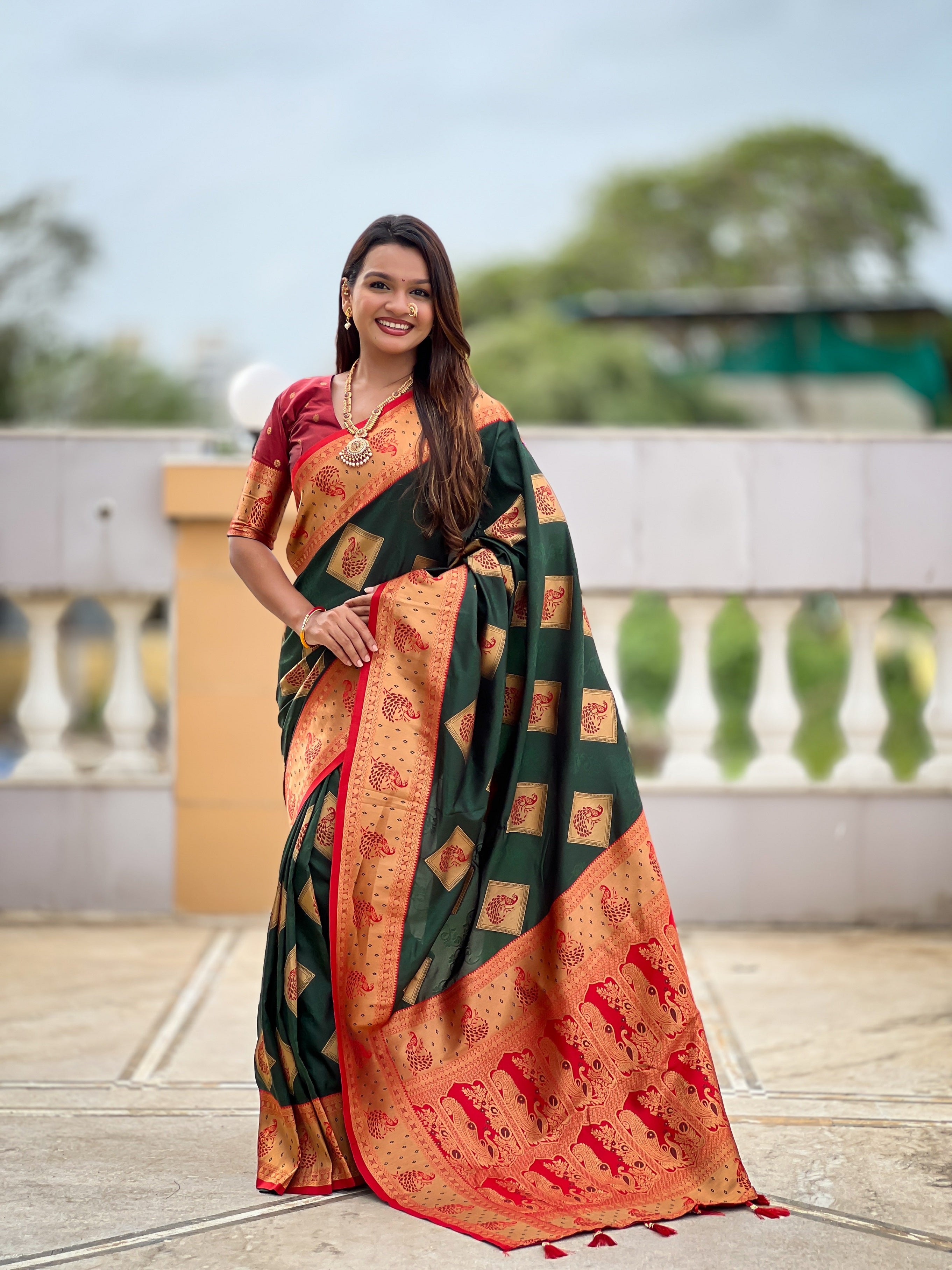 Vedant Vastram Soft Litchi Silk Banarasi Silk Jacquard Saree - Green - Dista