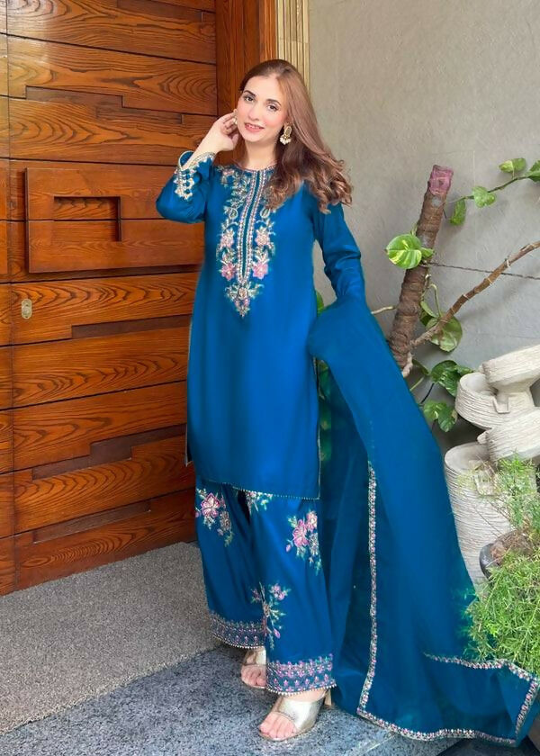Teeya Creation Womens Trendy Stylish Embroidery Thread Work Kurta Set - Dista
