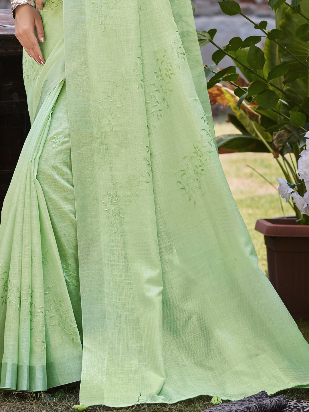 Sangam Prints Green Linen Woven Work Traditional Saree - Distacart