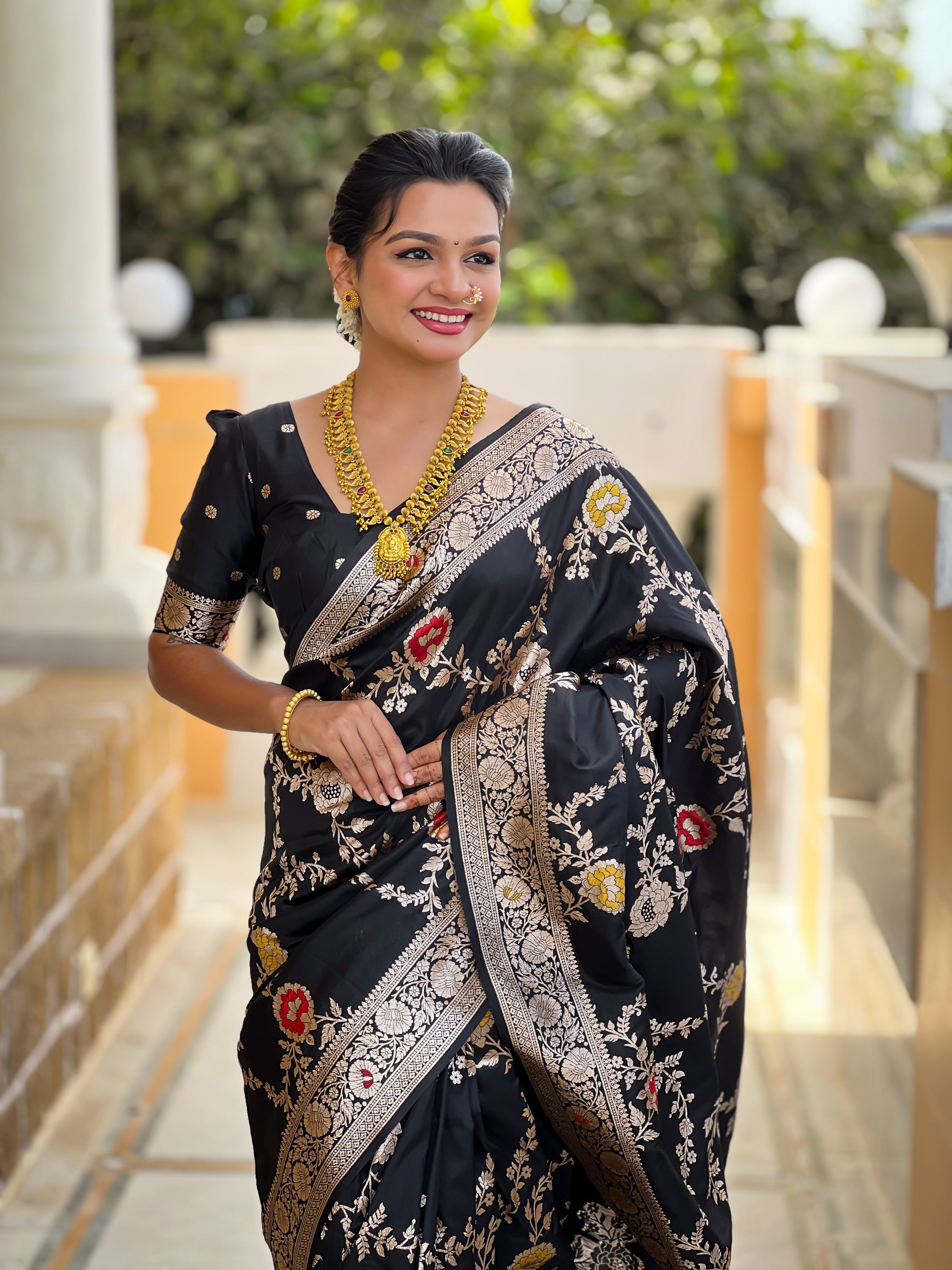 Vedant Vastram Soft Litchi Silk Banarasi Silk Jacquard Saree - Black - Dista