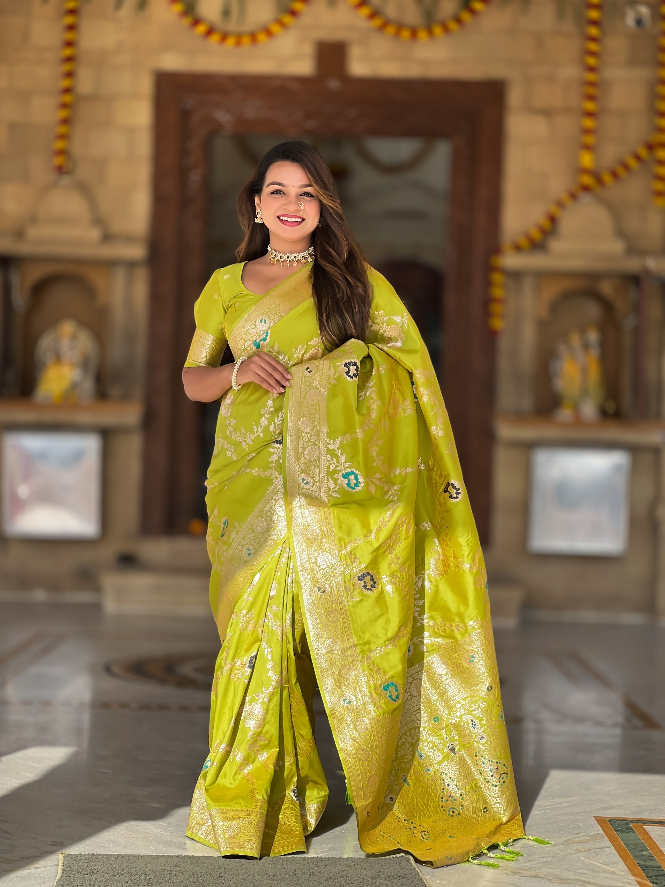 Vedant Vastram Soft Litchi Silk Banarasi Silk Jacquard Saree - Parrot - Dista