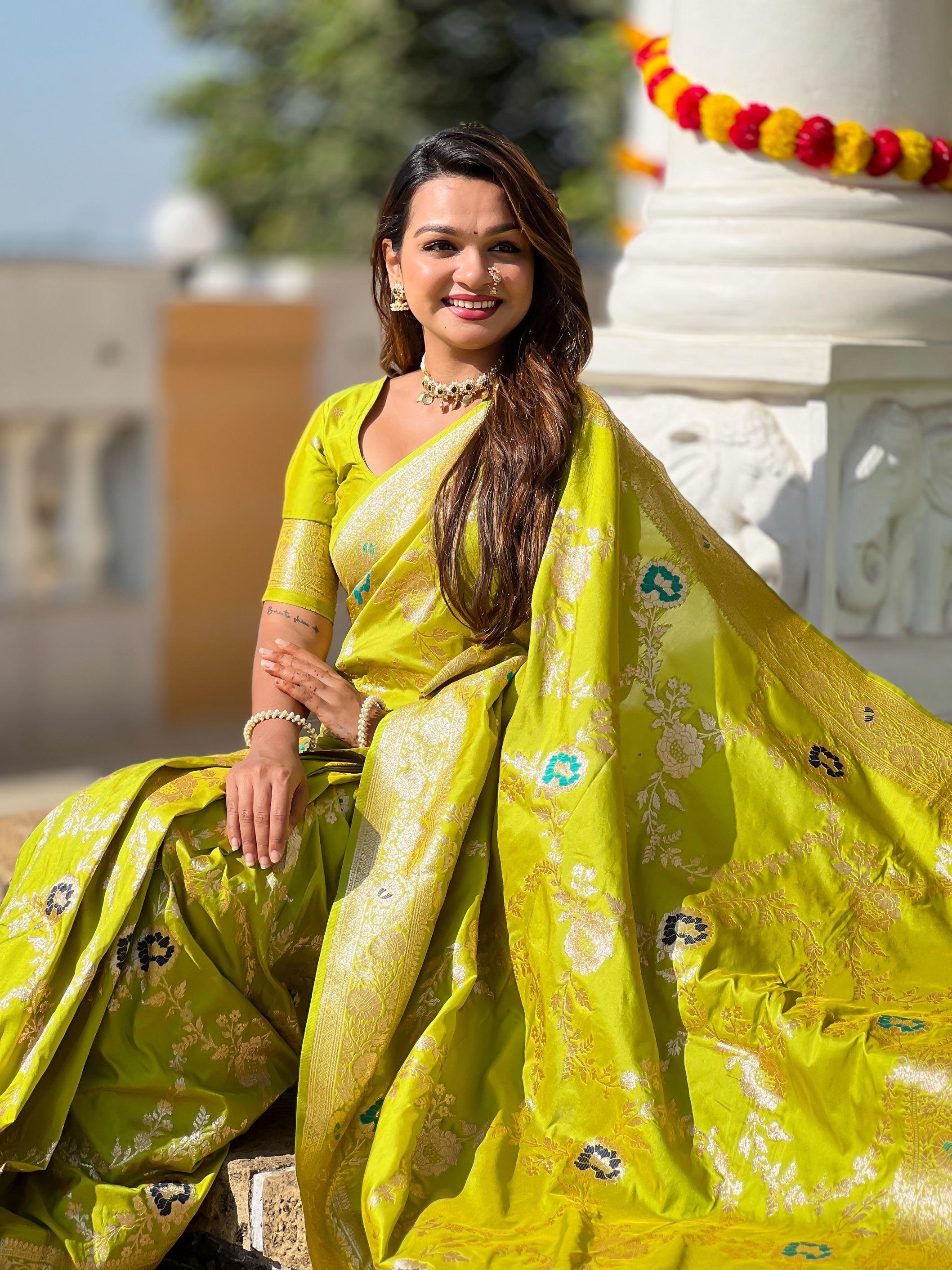 Vedant Vastram Soft Litchi Silk Banarasi Silk Jacquard Saree - Parrot - Dista