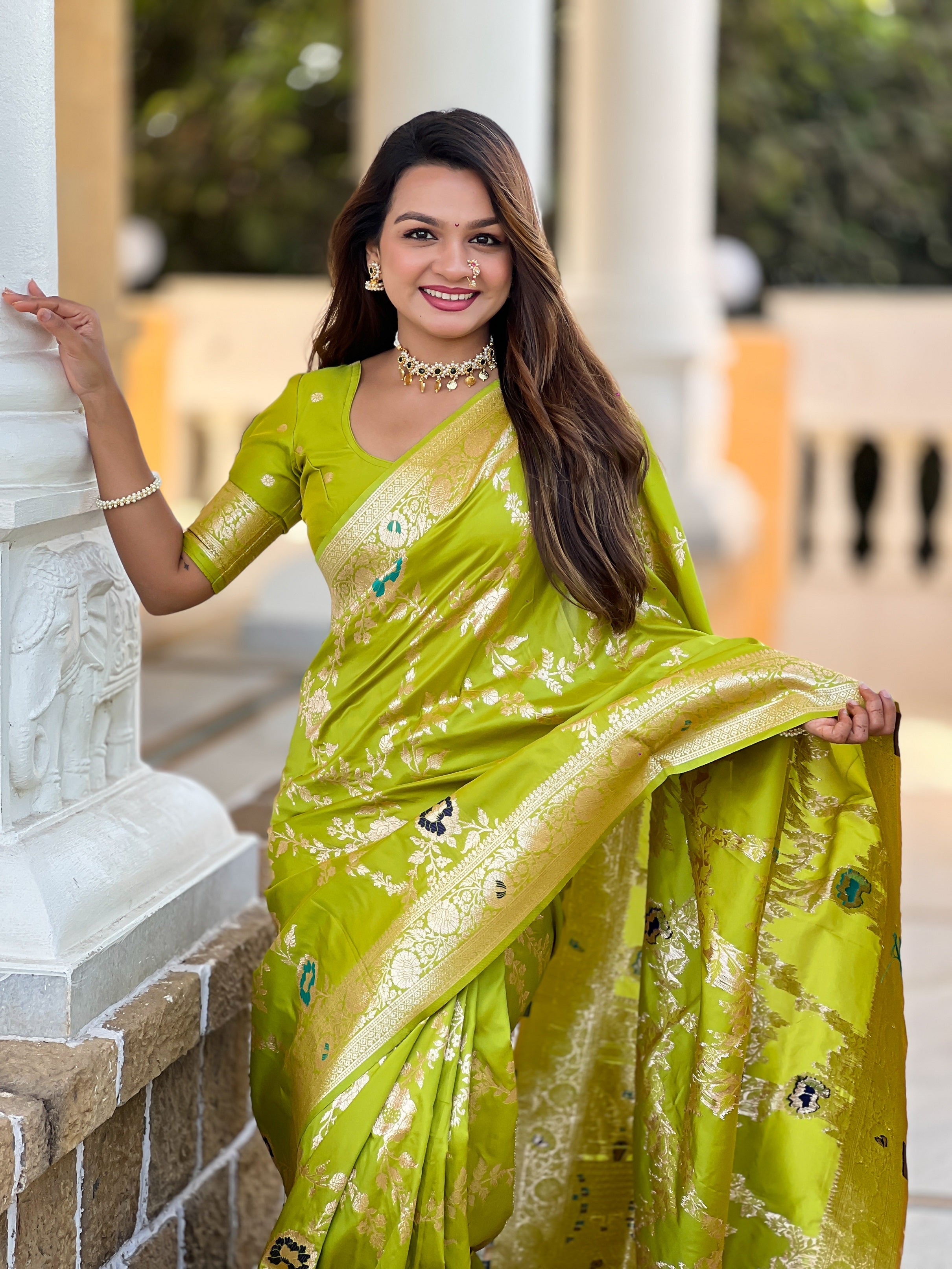 Vedant Vastram Soft Litchi Silk Banarasi Silk Jacquard Saree - Parrot - Dista