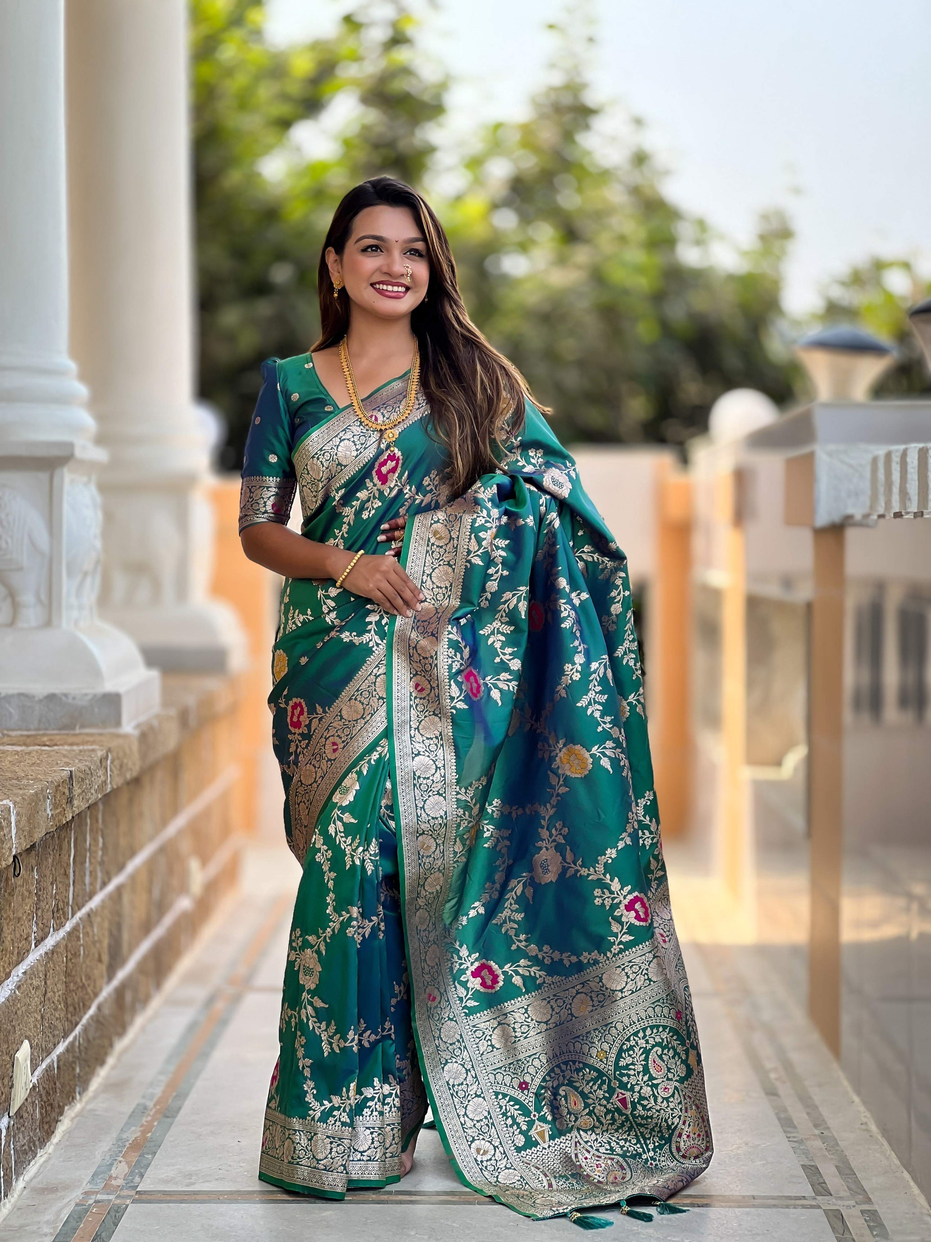 Vedant Vastram Soft Litchi Silk Banarasi Silk Jacquard Saree - Rama - Dista