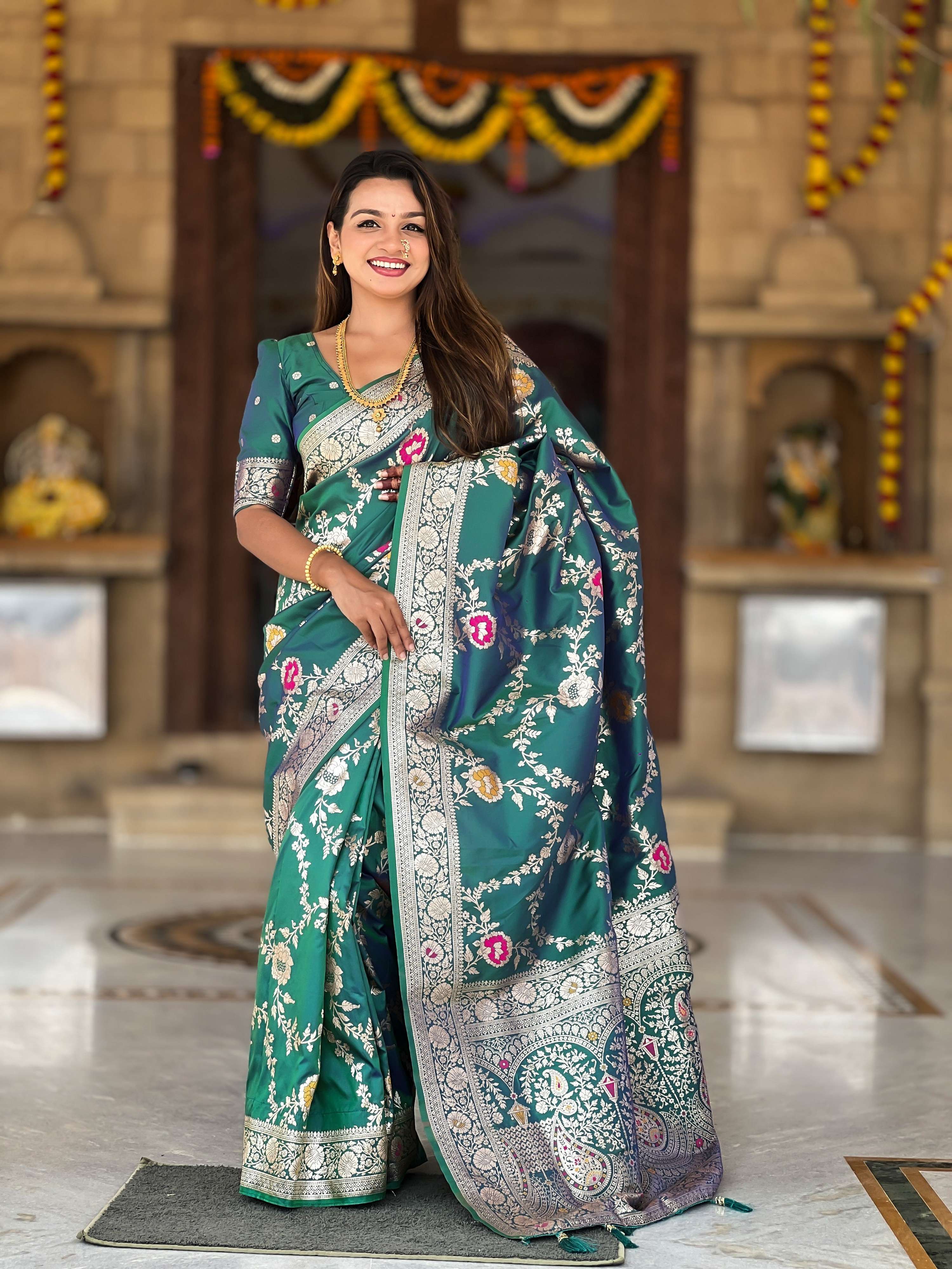 Vedant Vastram Soft Litchi Silk Banarasi Silk Jacquard Saree - Rama - Dista