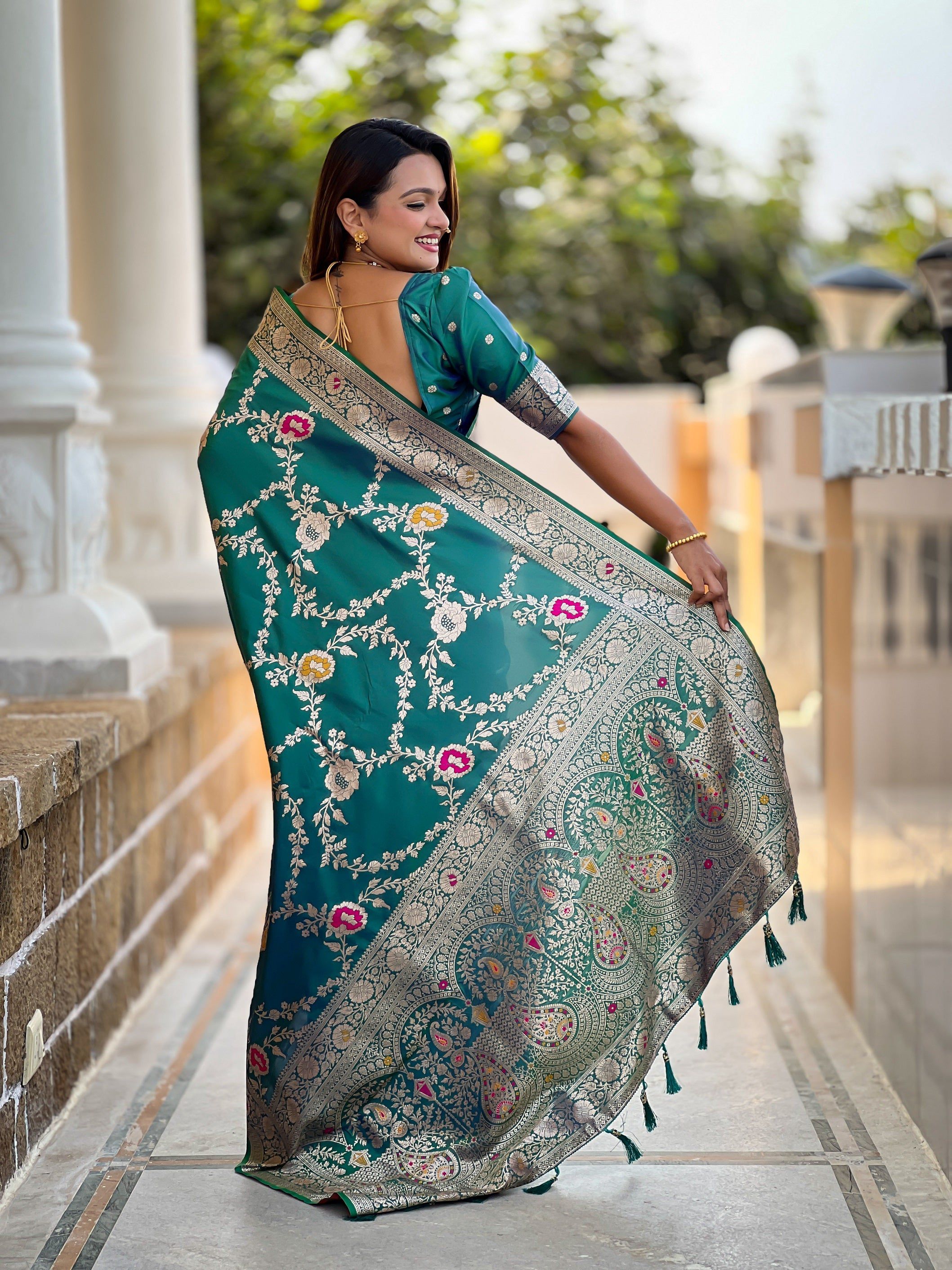 Vedant Vastram Soft Litchi Silk Banarasi Silk Jacquard Saree - Rama - Dista