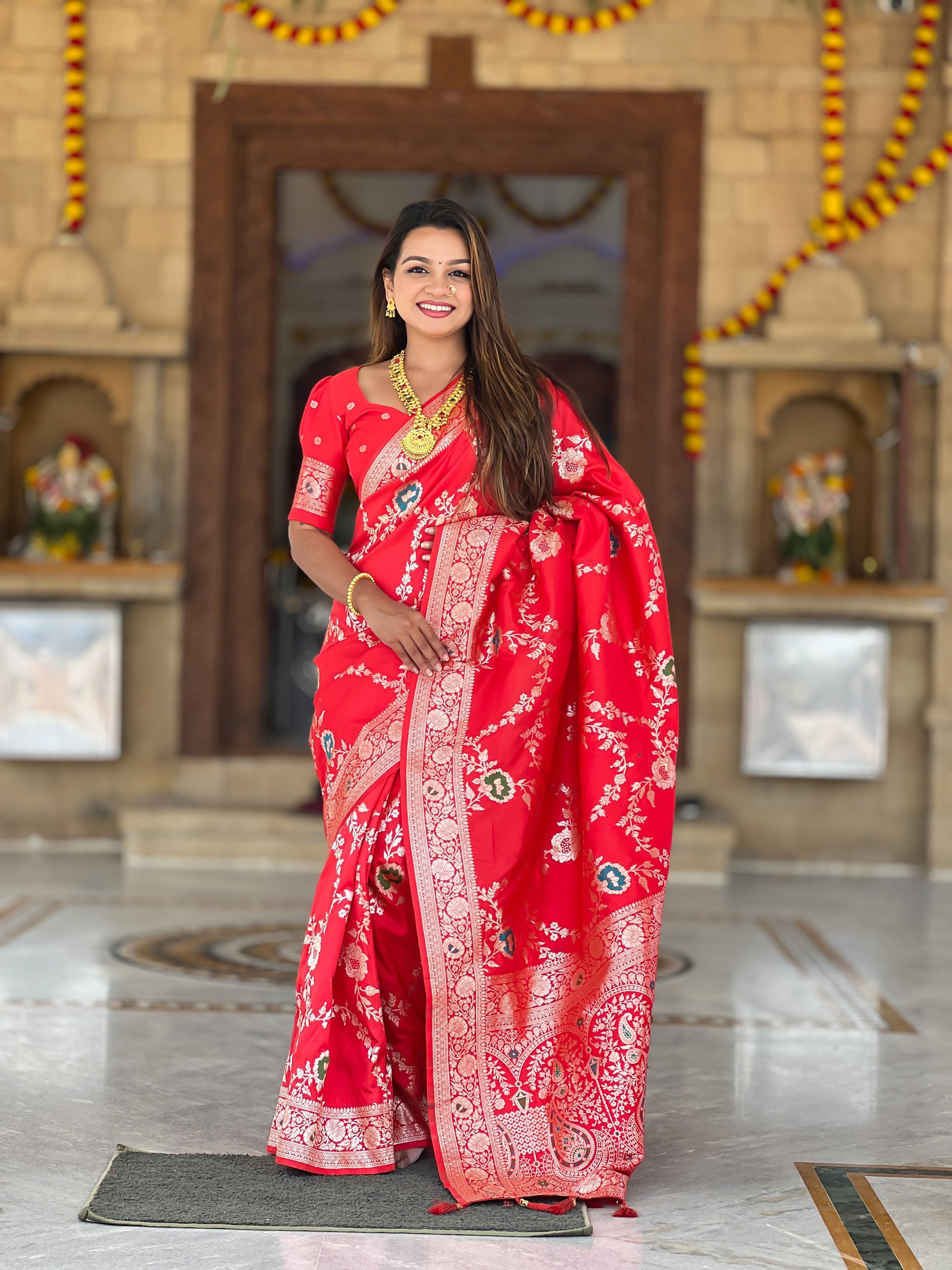 Vedant Vastram Soft Litchi Silk Banarasi Silk Jacquard Saree - Red - Dista