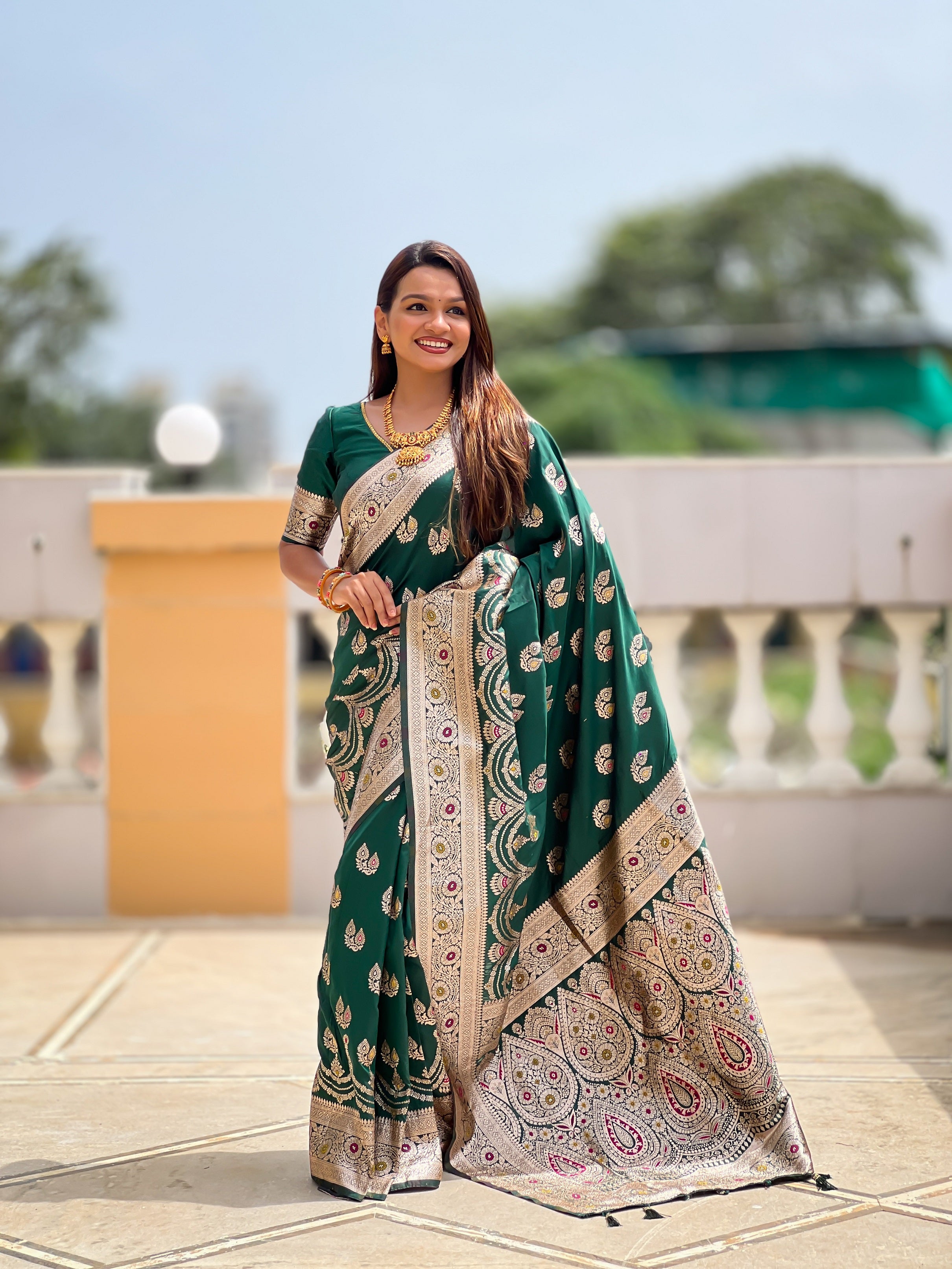 Vedant Vastram Soft Litchi Silk Banarasi Silk Jacquard Saree - Green - Dista