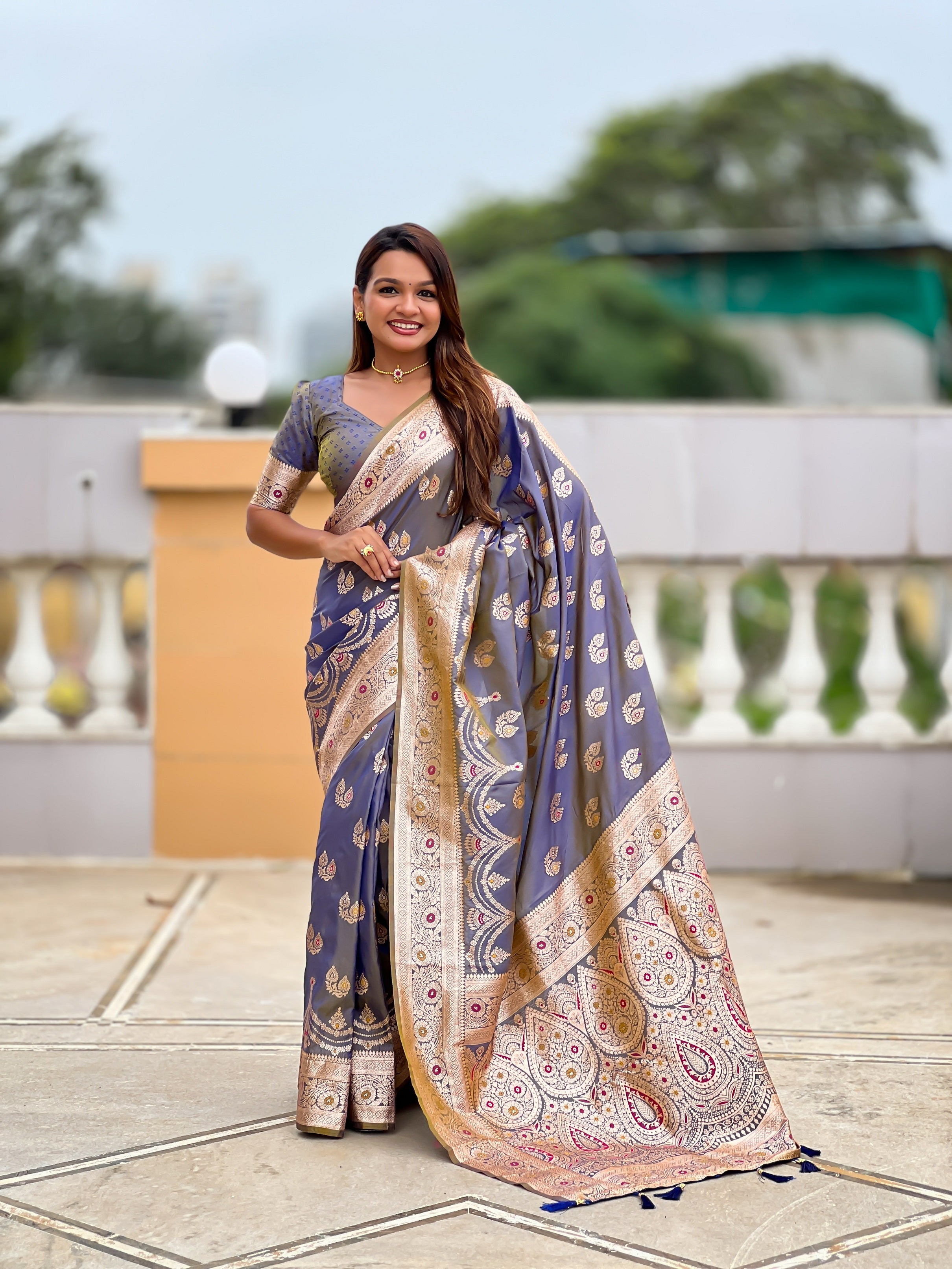 Vedant Vastram Soft Litchi Silk Banarasi Silk Jacquard Saree - Grey - Dista