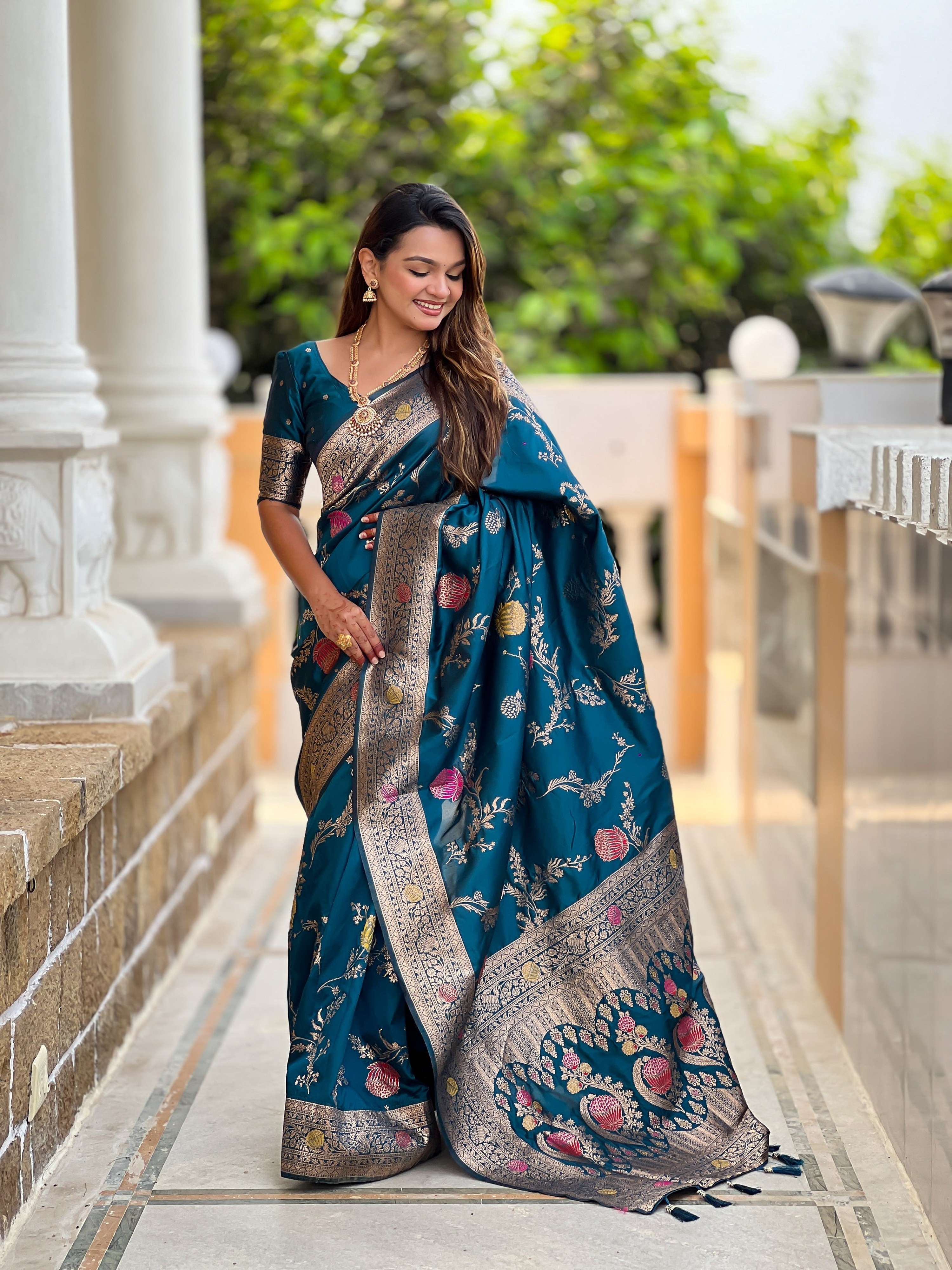 Vedant Vastram Soft Litchi Silk Banarasi Silk Jacquard Saree - Morpich - Dista