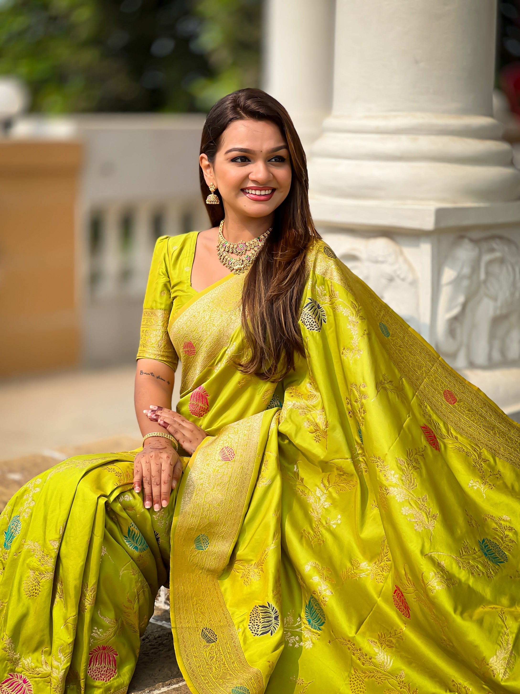 Vedant Vastram Soft Litchi Silk Banarasi Silk Jacquard Saree - Parrot - Dista