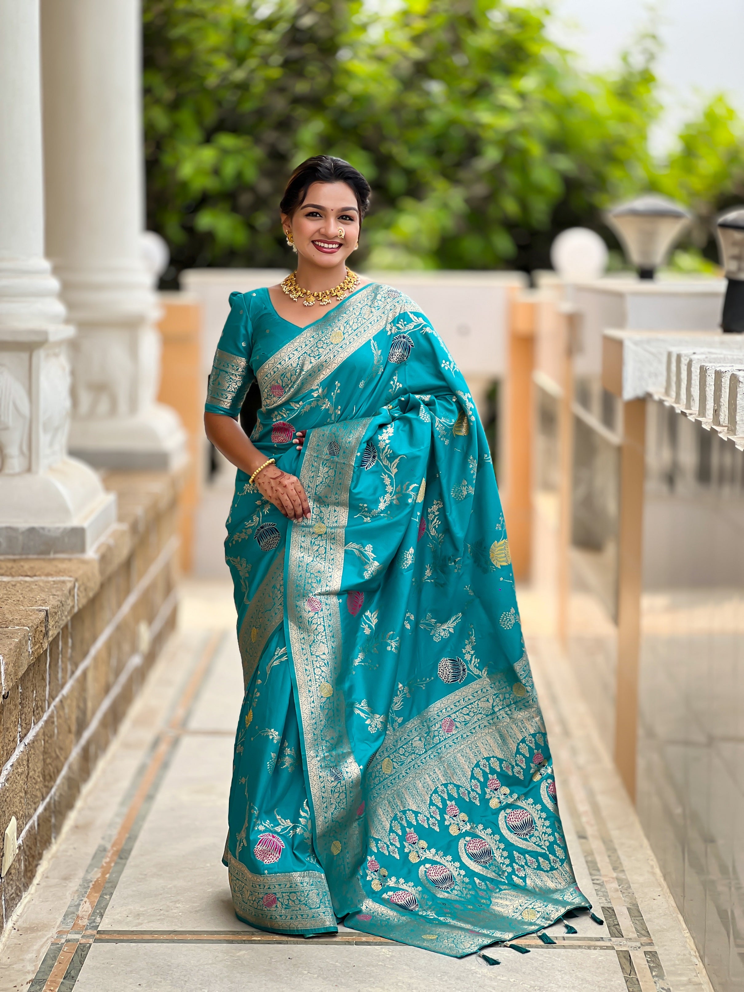 Vedant Vastram Soft Litchi Silk Banarasi Silk Jacquard Saree - Rama - Dista