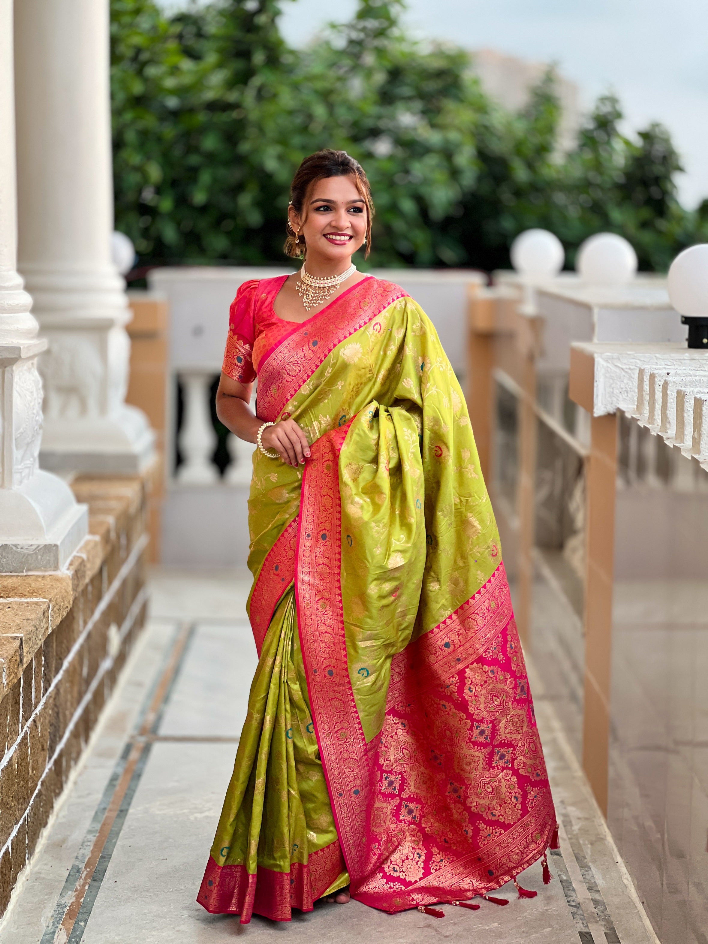 Vedant Vastram Soft Litchi Silk Banarasi Silk Jacquard Saree - Parrot - Dista