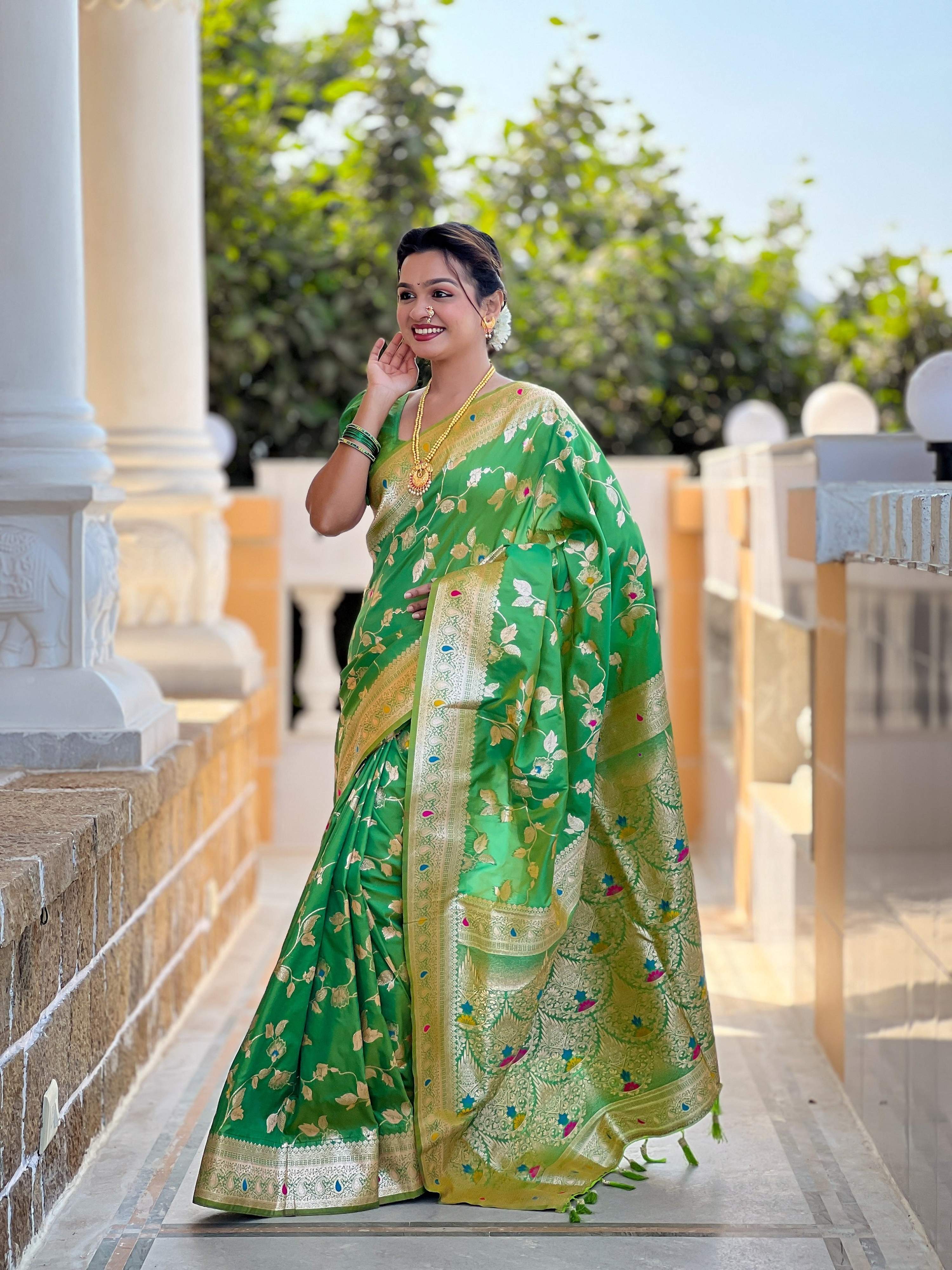 Vedant Vastram Soft Litchi Silk Banarasi Silk Jacquard Saree - Parrot - Dista