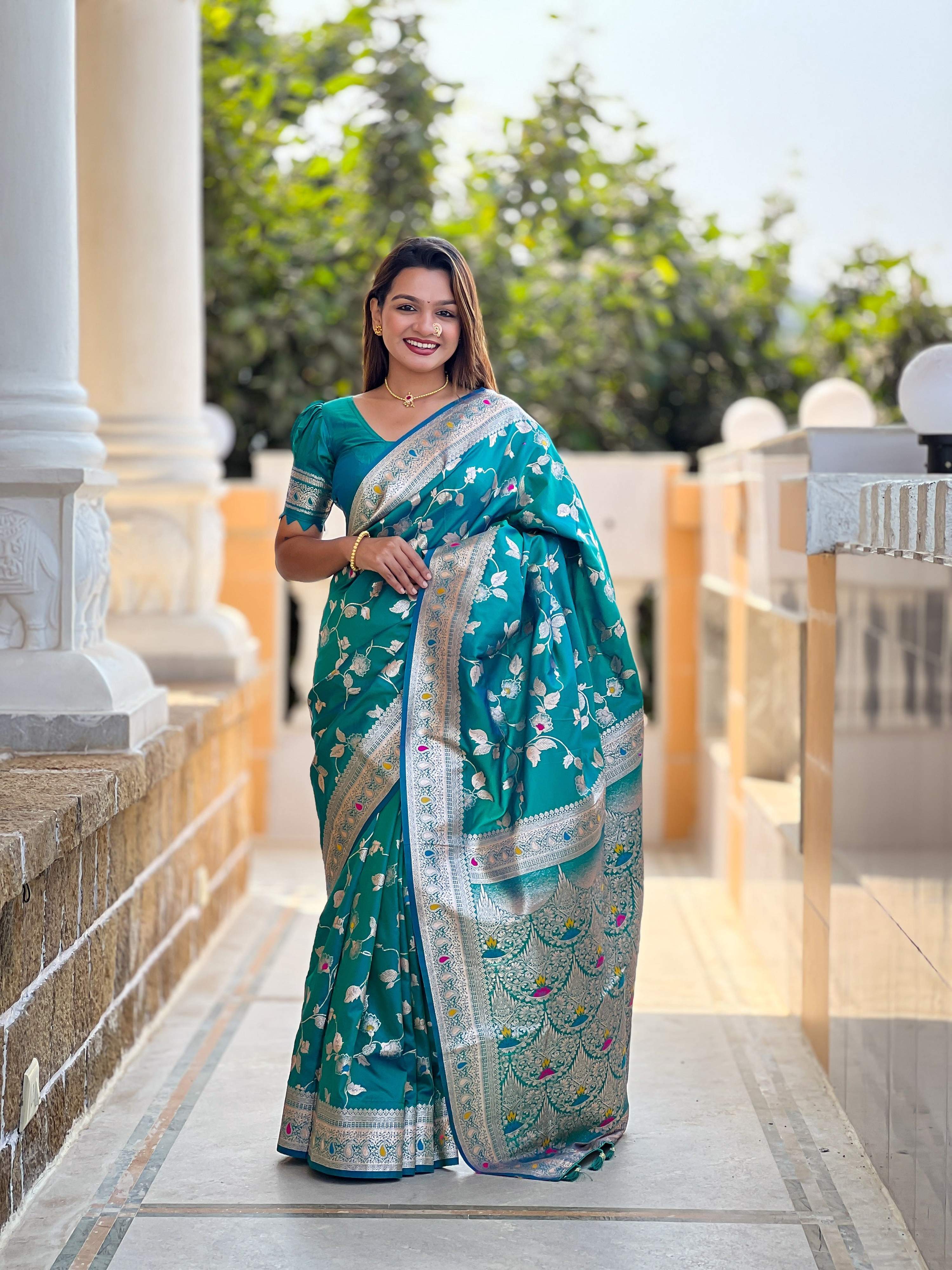 Vedant Vastram Soft Litchi Silk Banarasi Silk Jacquard Saree - Rama - Dista