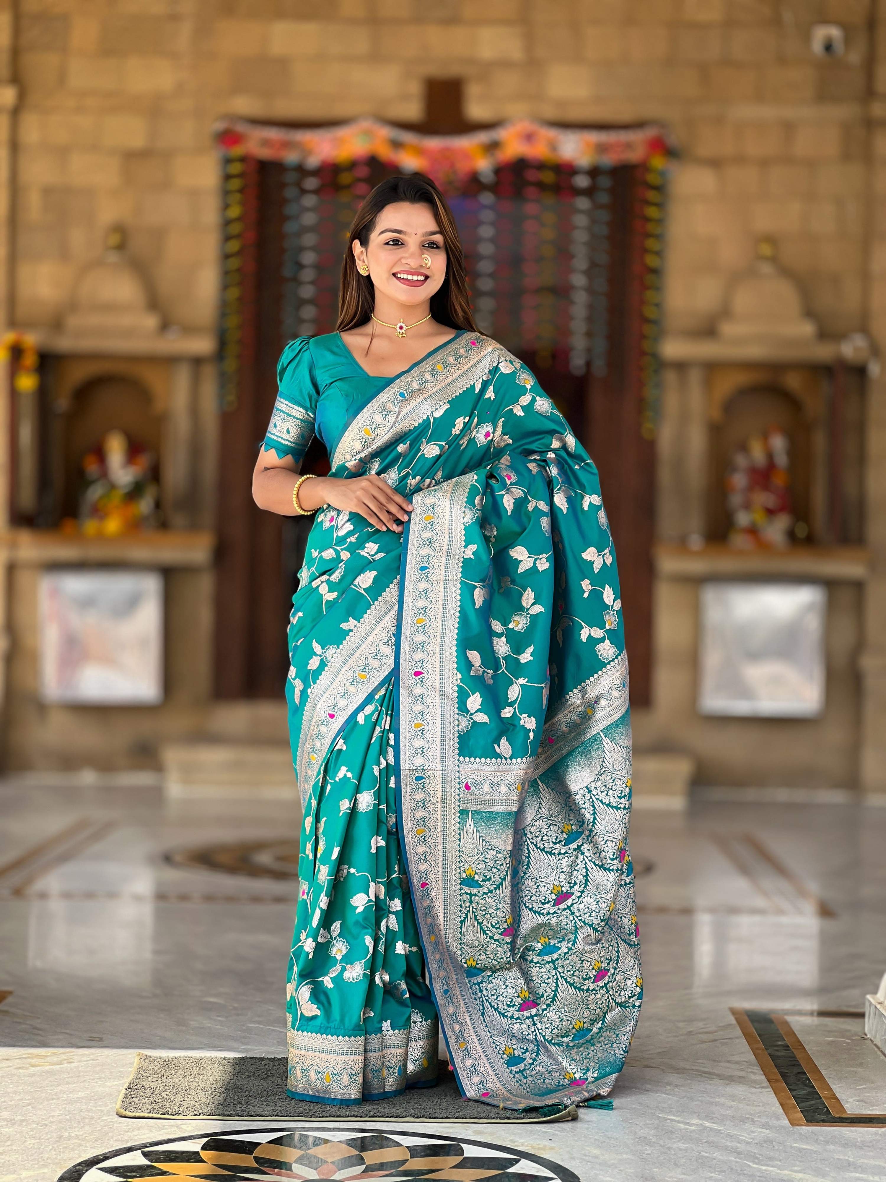 Vedant Vastram Soft Litchi Silk Banarasi Silk Jacquard Saree - Rama - Dista
