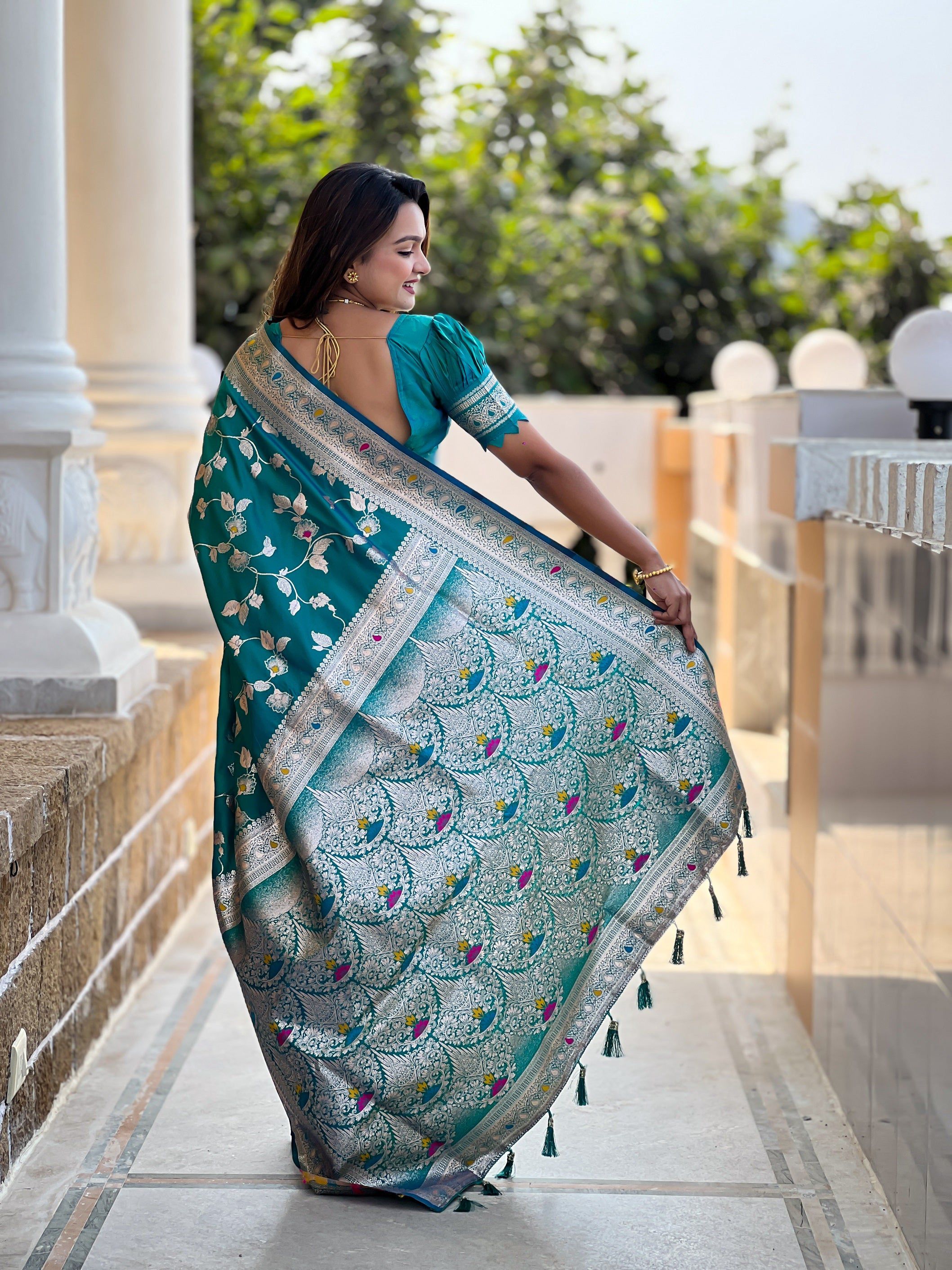 Vedant Vastram Soft Litchi Silk Banarasi Silk Jacquard Saree - Rama - Dista