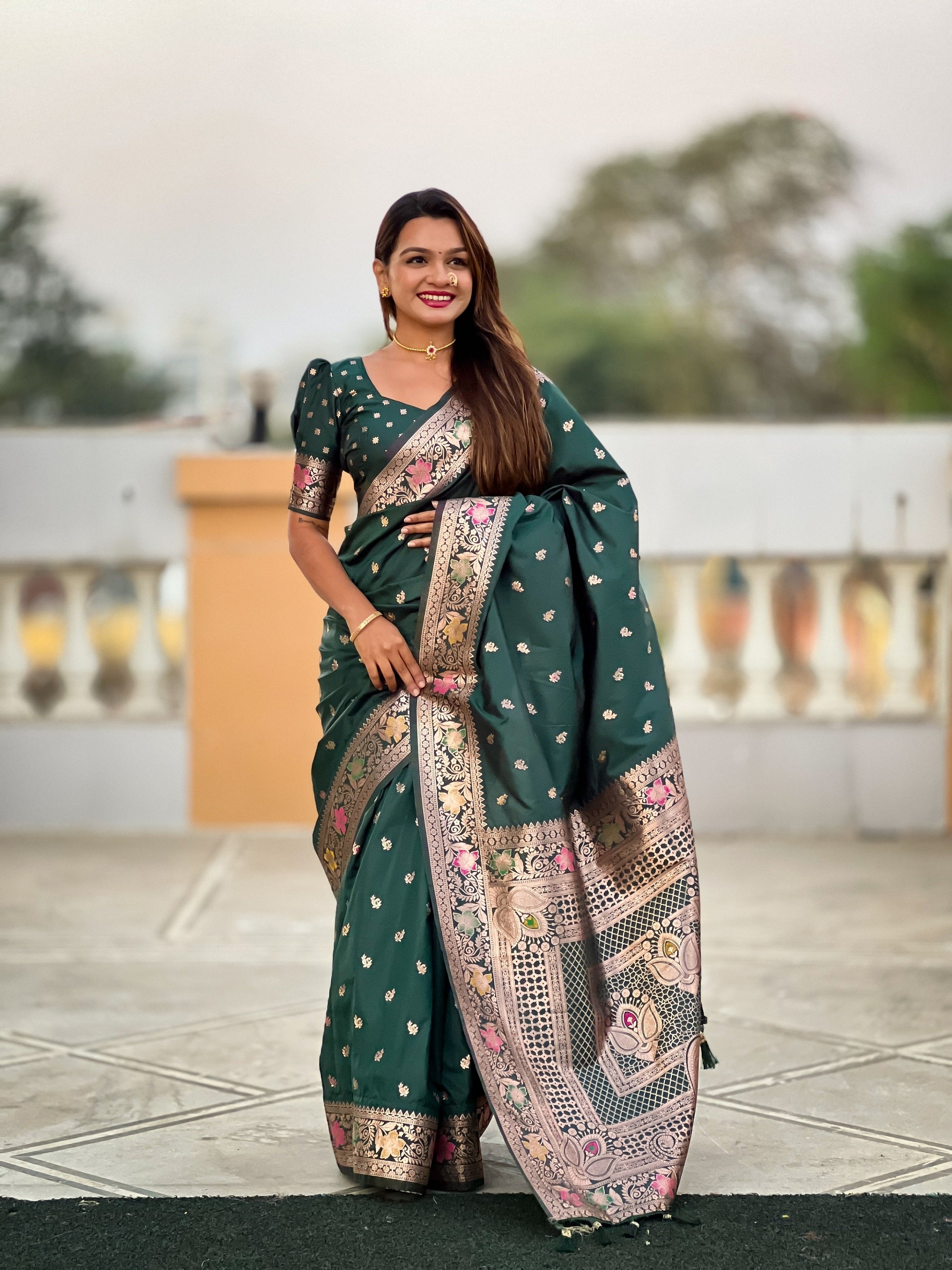 Vedant Vastram Soft Litchi Silk Banarasi Silk Jacquard Saree - Green - Dista