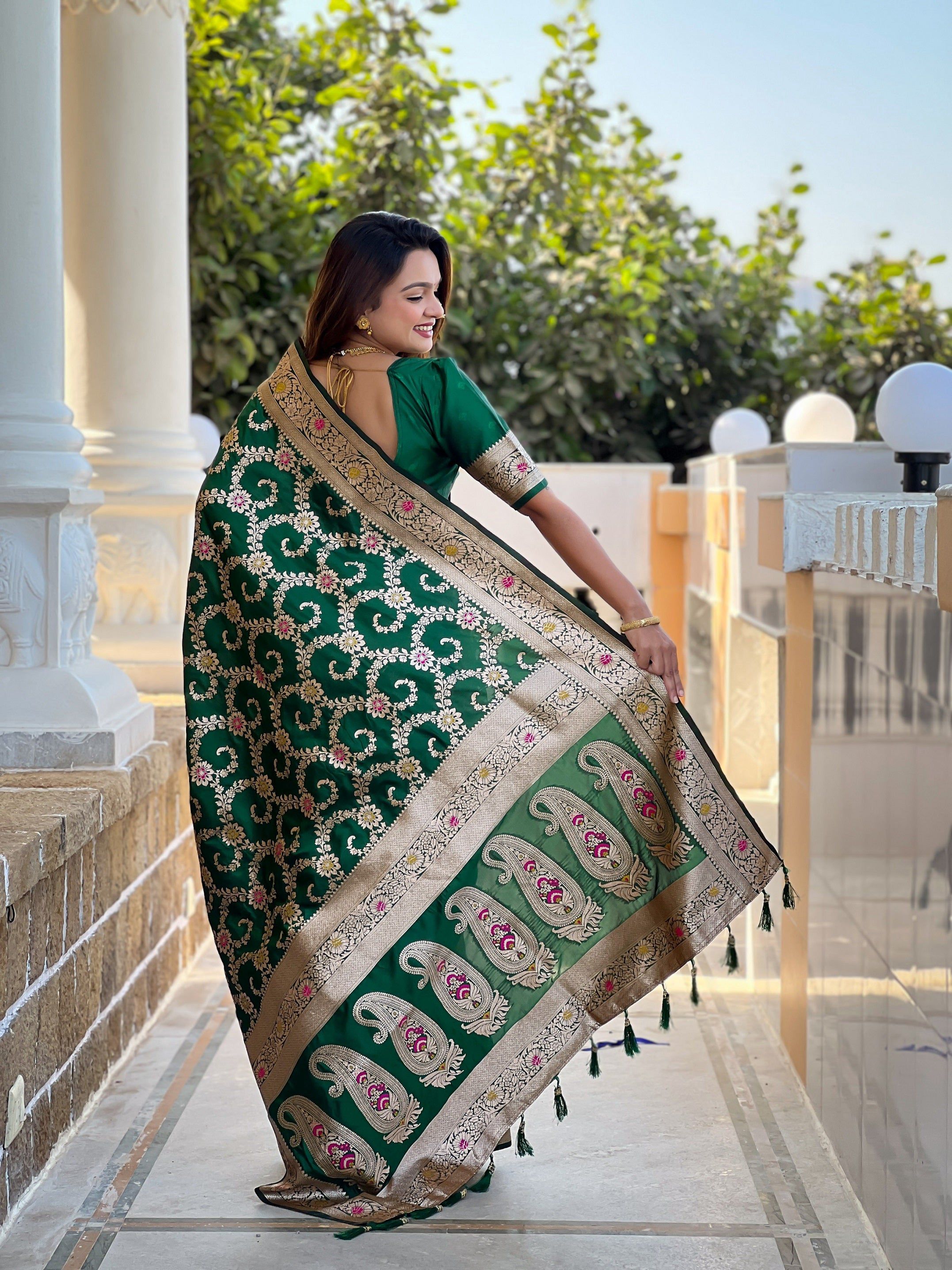 Vedant Vastram Soft Litchi Silk Banarasi Silk Jacquard Saree - Green - Dista