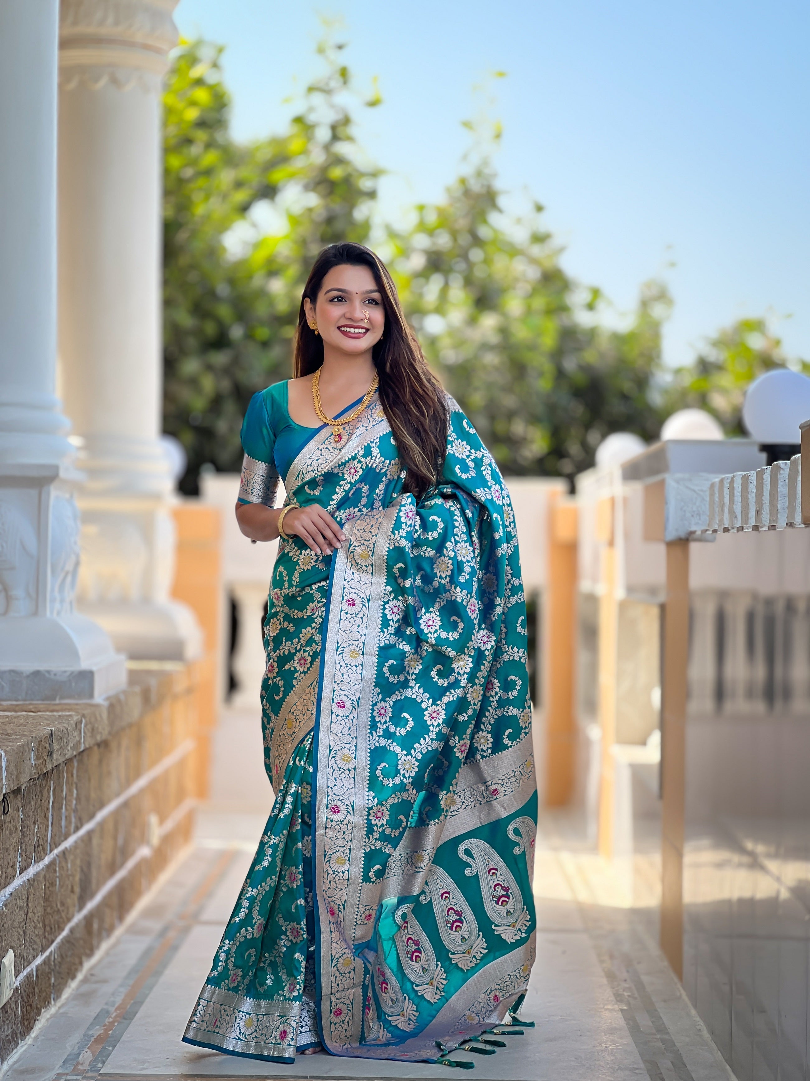 Vedant Vastram Soft Litchi Silk Banarasi Silk Jacquard Saree - Rama - Dista