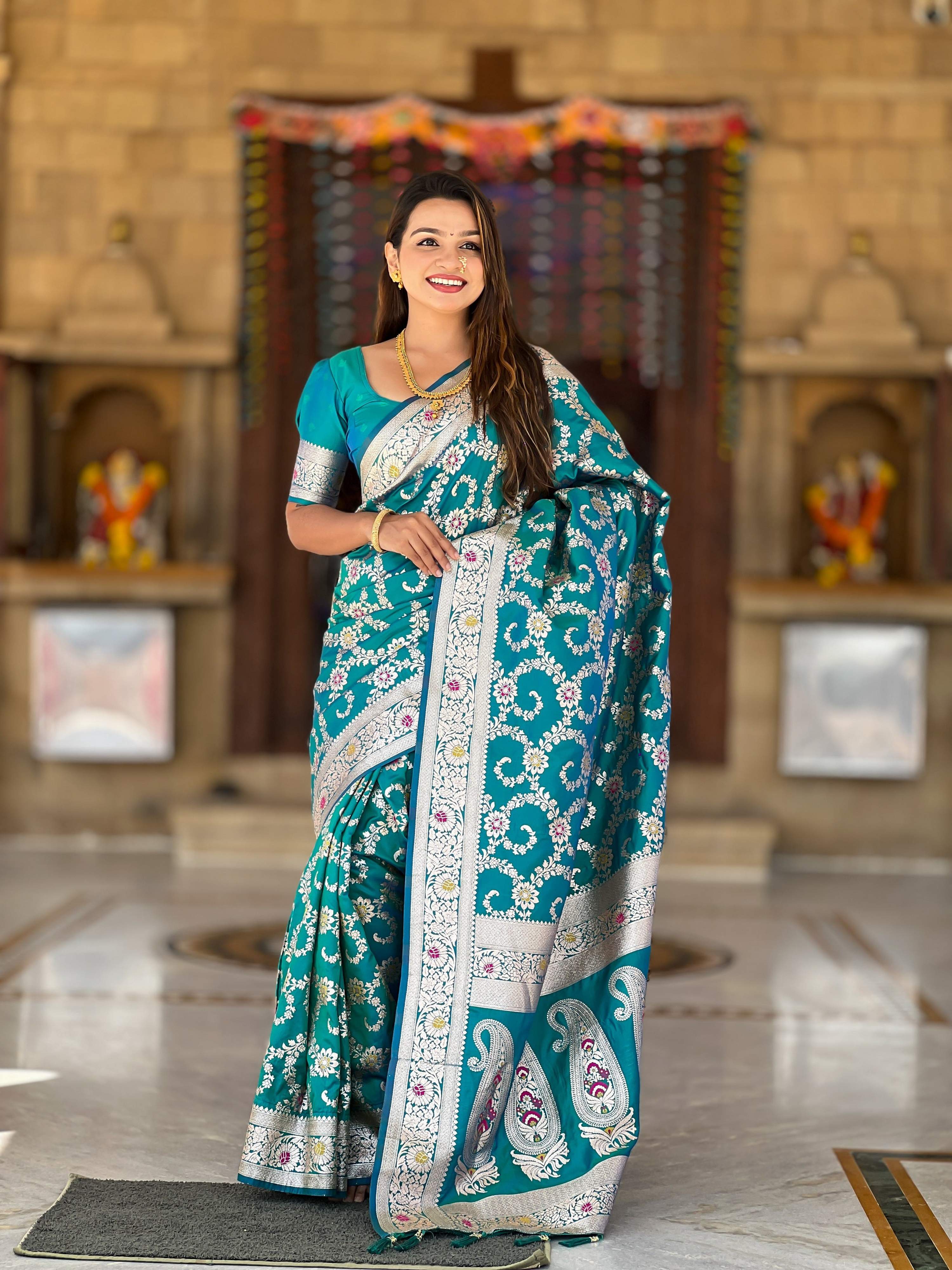 Vedant Vastram Soft Litchi Silk Banarasi Silk Jacquard Saree - Rama - Dista