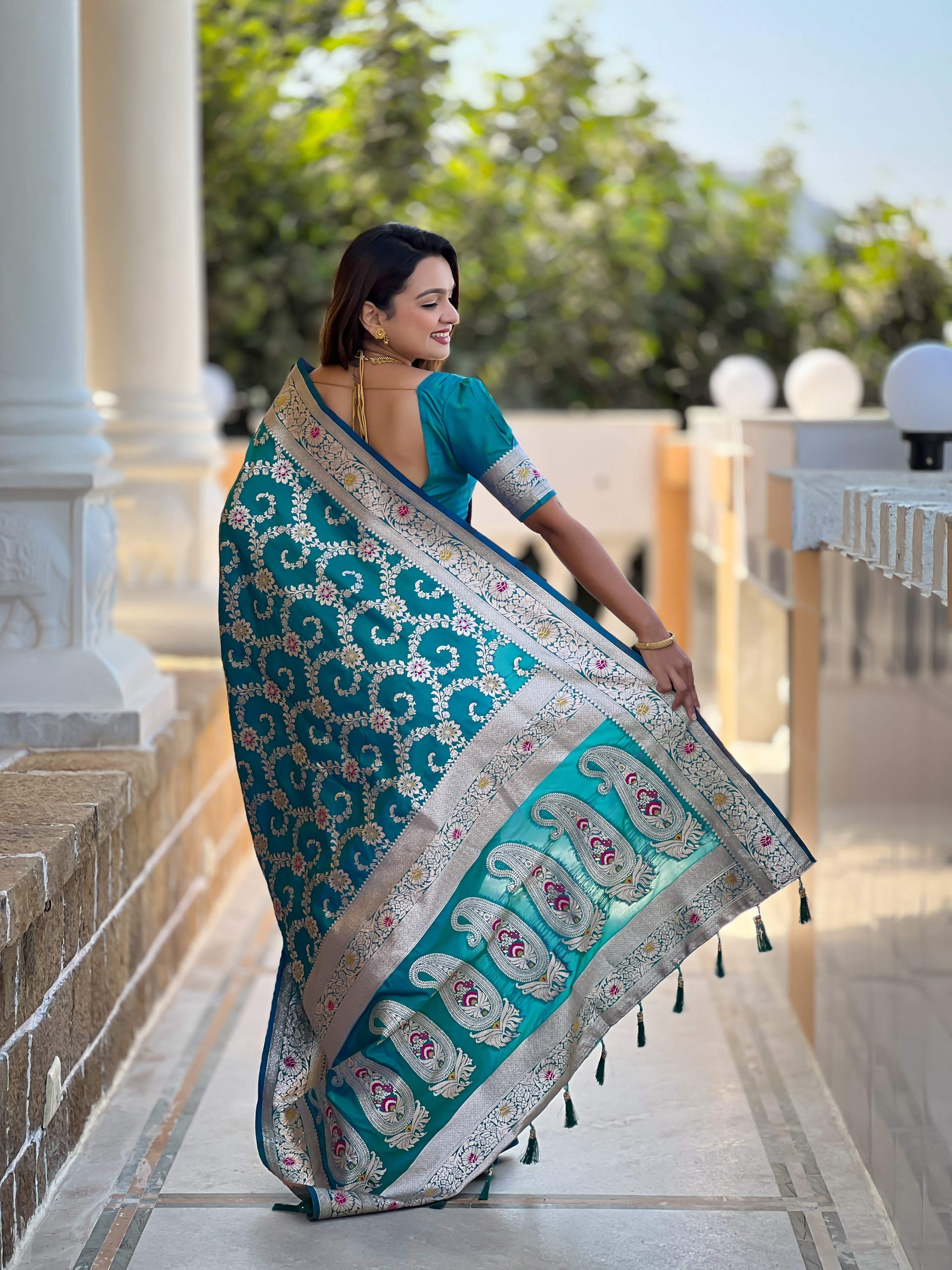 Vedant Vastram Soft Litchi Silk Banarasi Silk Jacquard Saree - Rama - Dista