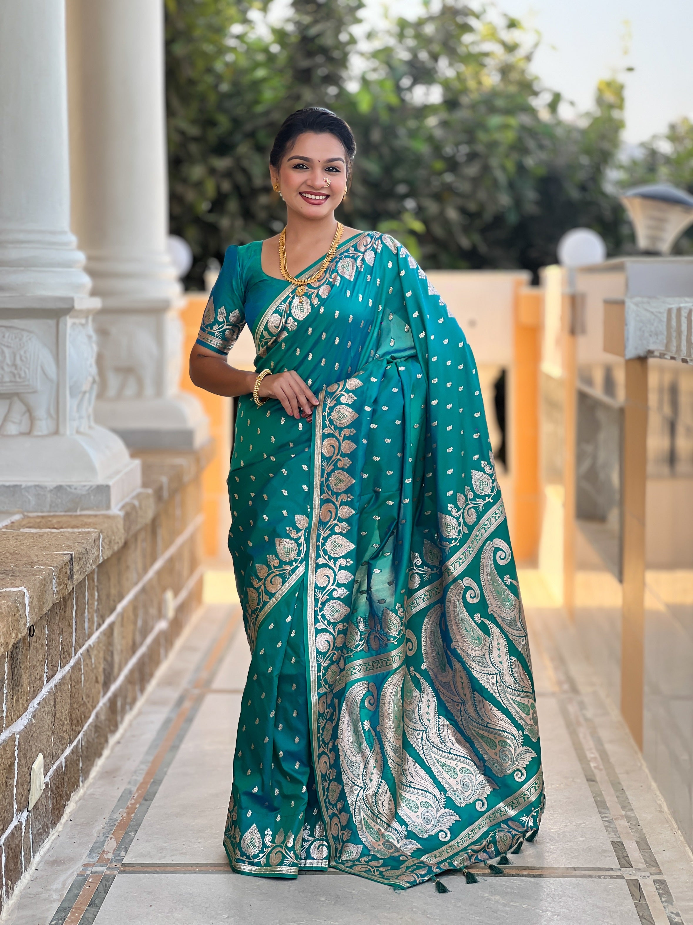 Vedant Vastram Soft Litchi Silk Banarasi Silk Jacquard Saree - Rama - Dista