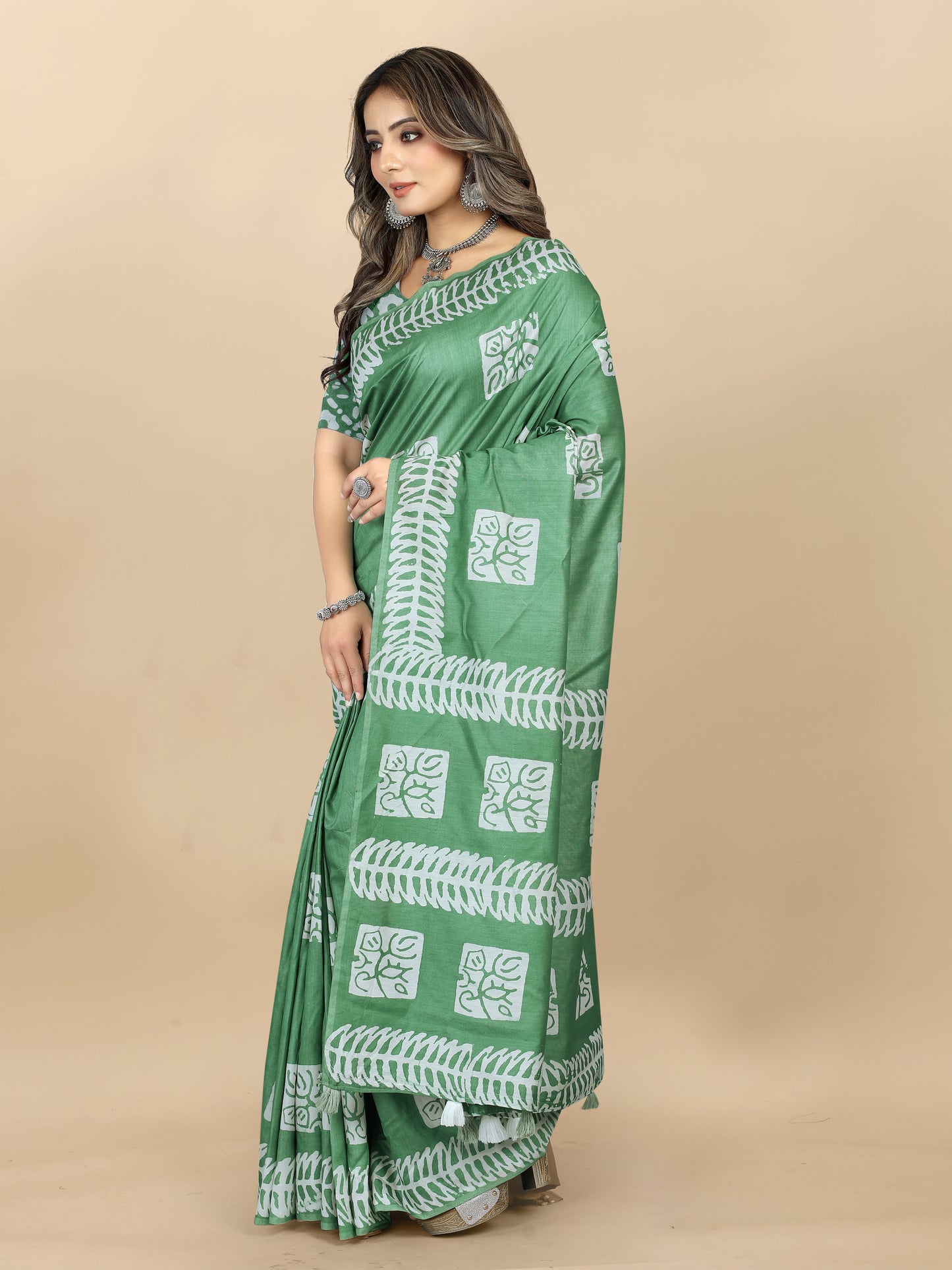 Vedant Vastram Designer Digital Print Batik Saree - Green - Distacart
