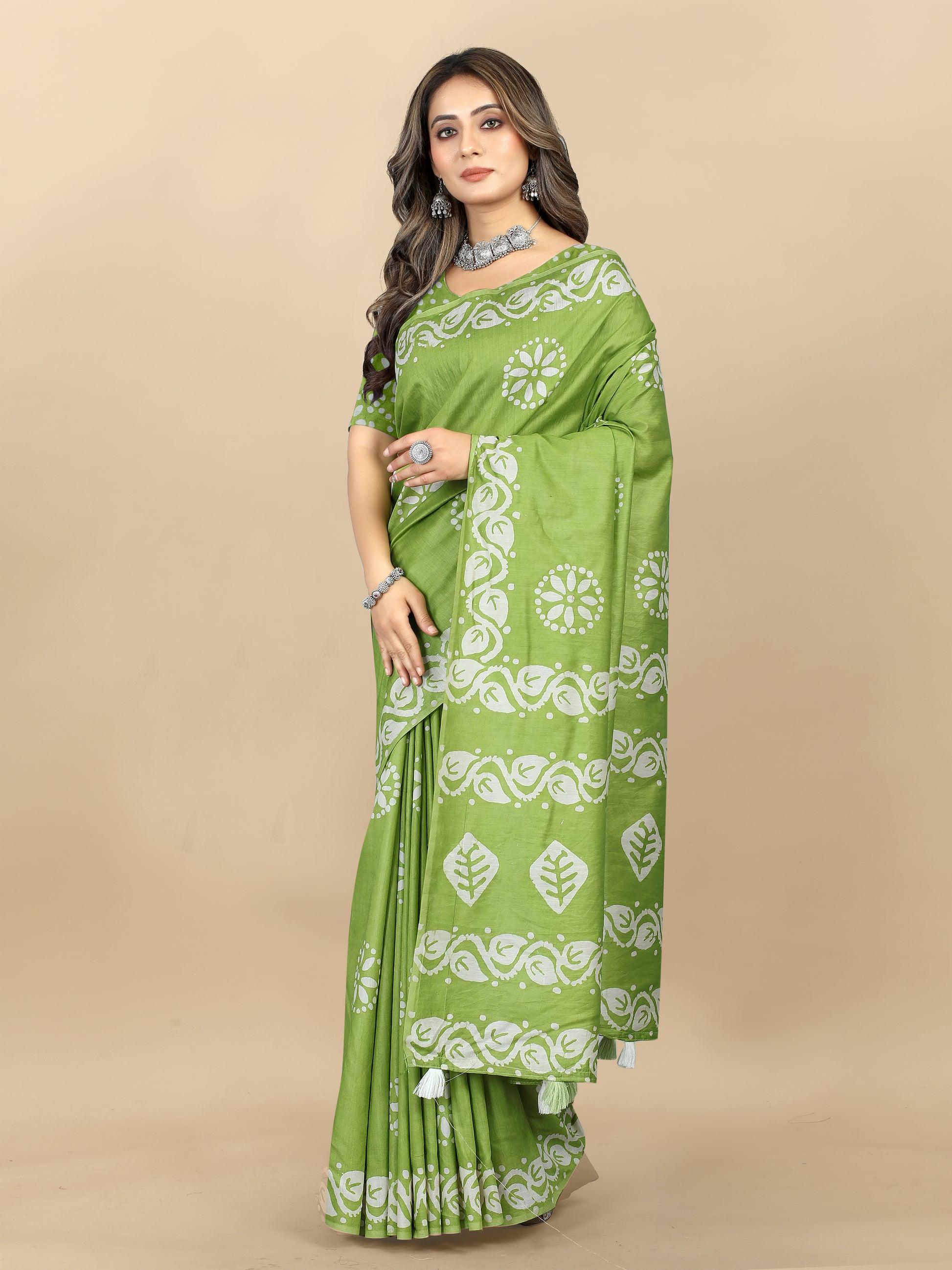Vedant Vastram Designer Digital Print Batik Saree - Green - Distacart